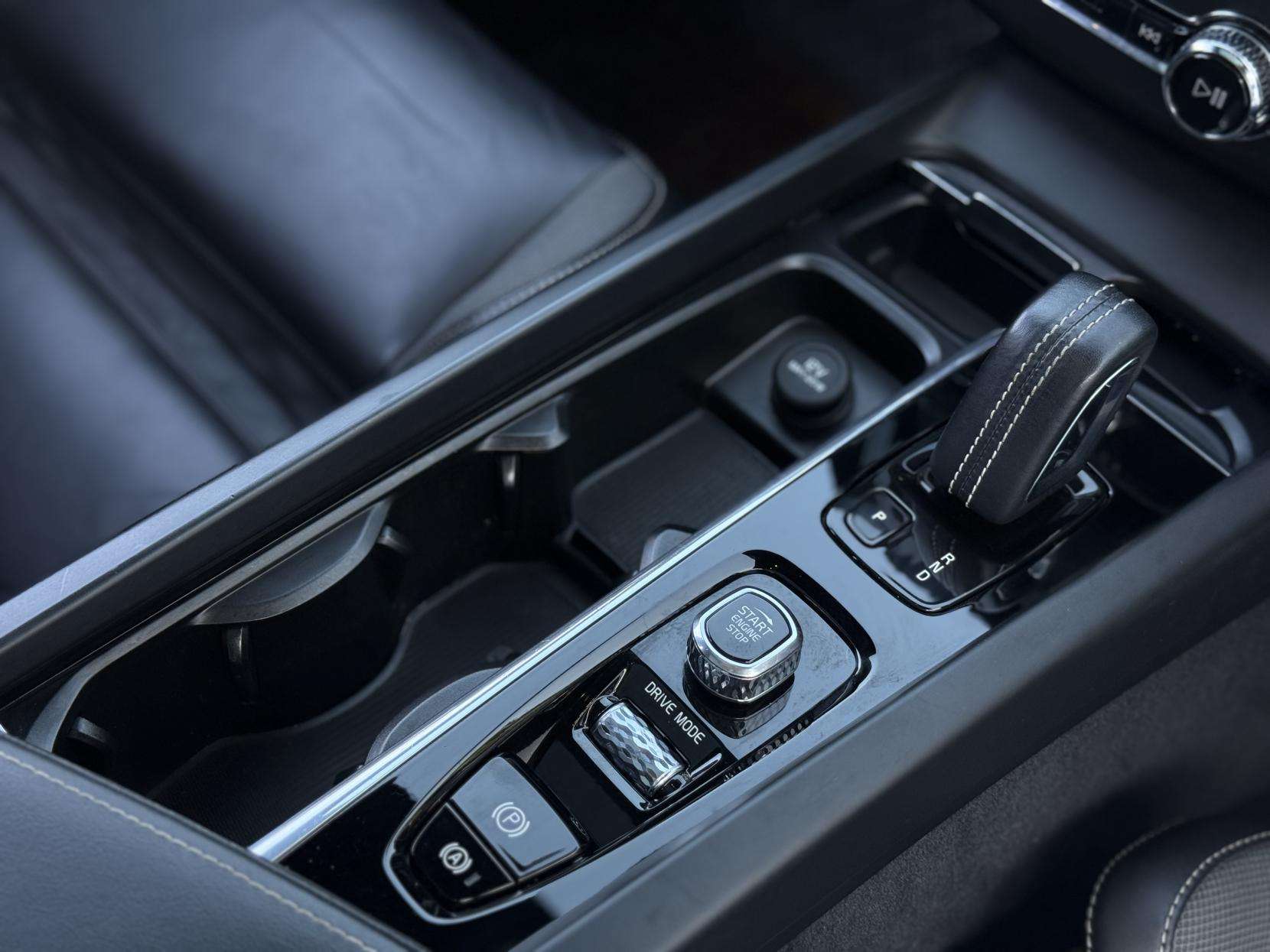 2020 VOLVO XC60 2020 VOLVO XC60