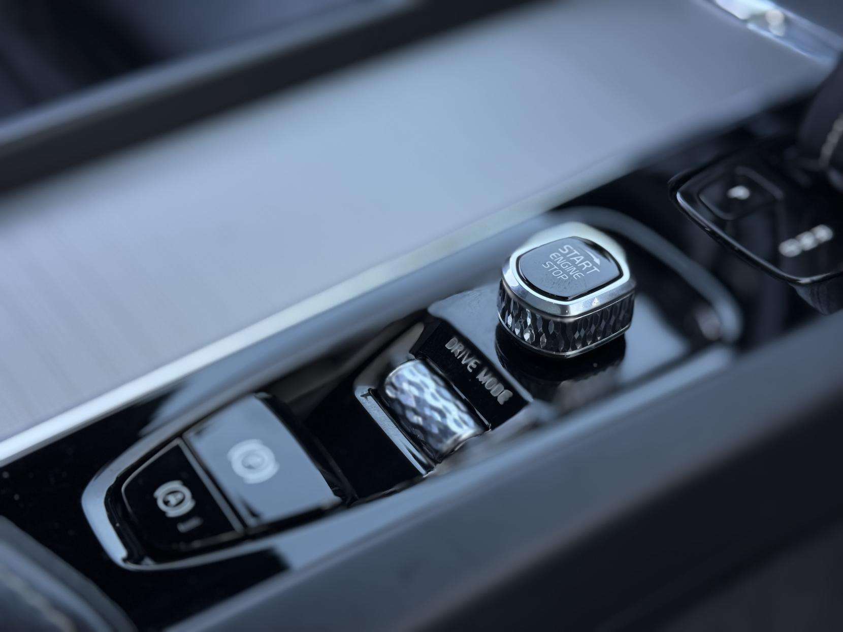 2020 VOLVO XC60 2020 VOLVO XC60