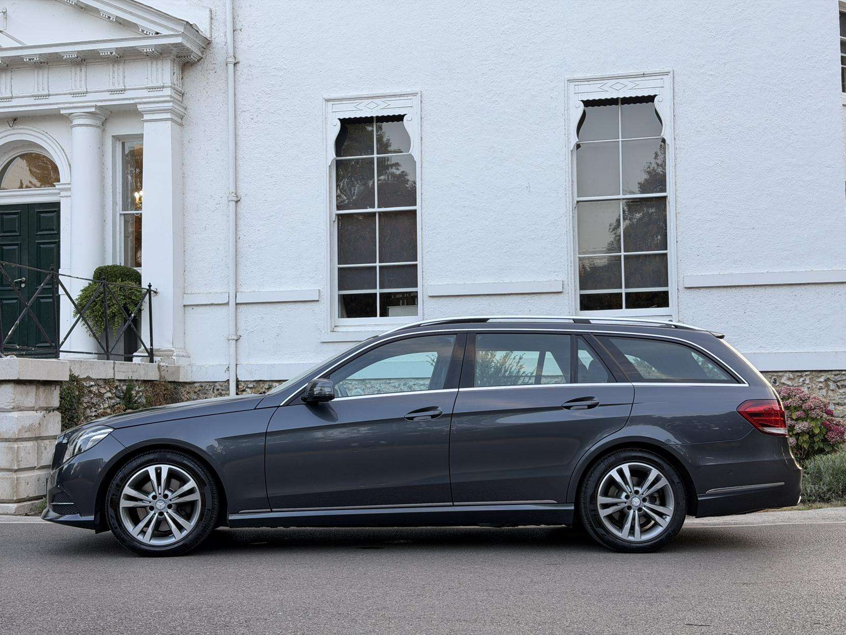 A 2015 MERCEDES-BENZ E CLASS 2.0 E250 SE (Premium) Estate 5dr Petrol G-Tronic+ Euro 6 (s/s) (211 ps) A 2015 MERCEDES-BENZ E CLASS 2.0 E250 SE (Premium) Estate 5dr Petrol G-Tronic+ Euro 6 (s/s) (211 ps)