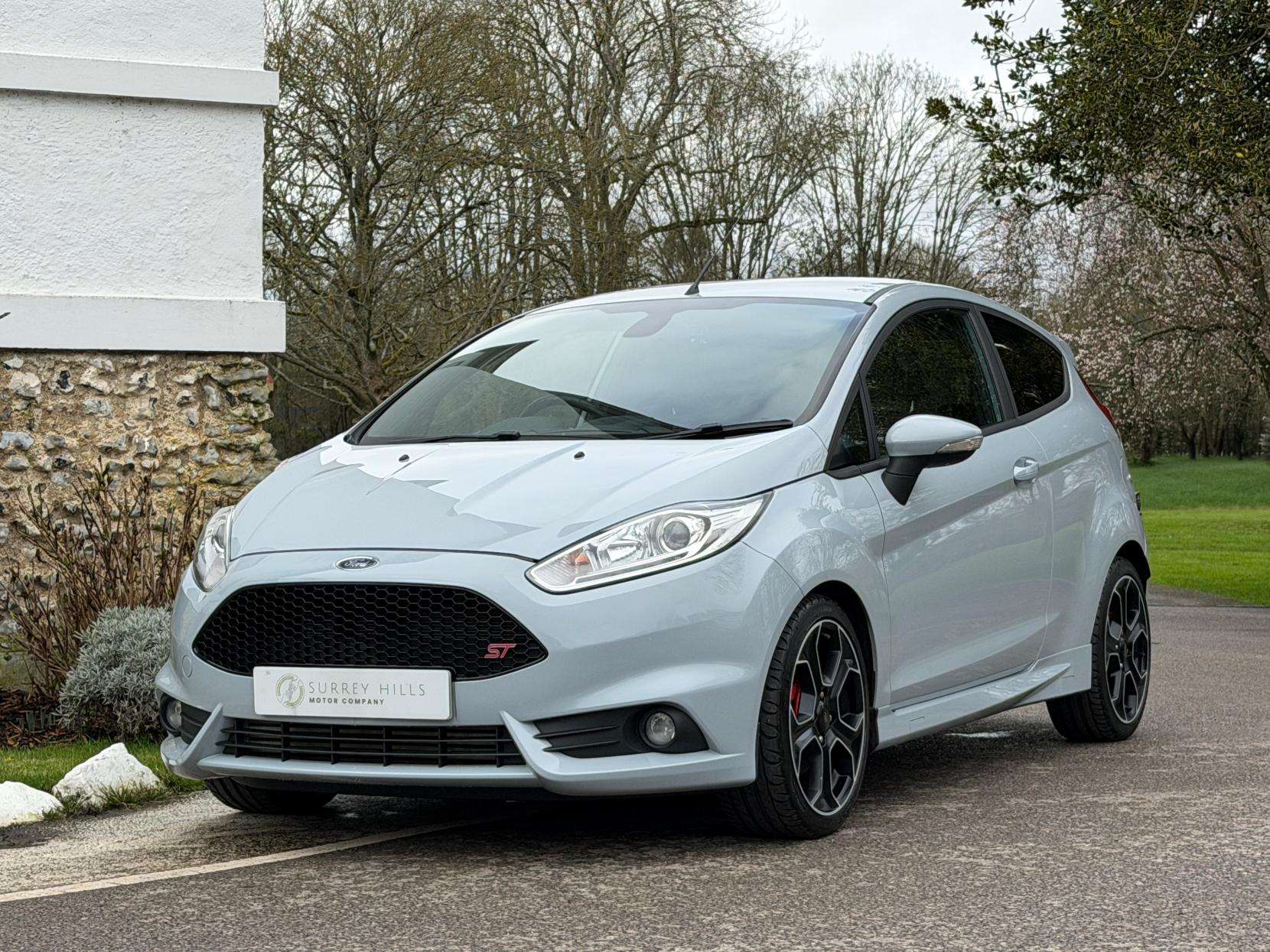 A 2016 FORD FIESTA 1.6T EcoBoost ST-200 Hatchback 3dr Petrol Manual Euro 6 (200 ps) A 2016 FORD FIESTA 1.6T EcoBoost ST-200 Hatchback 3dr Petrol Manual Euro 6 (200 ps)