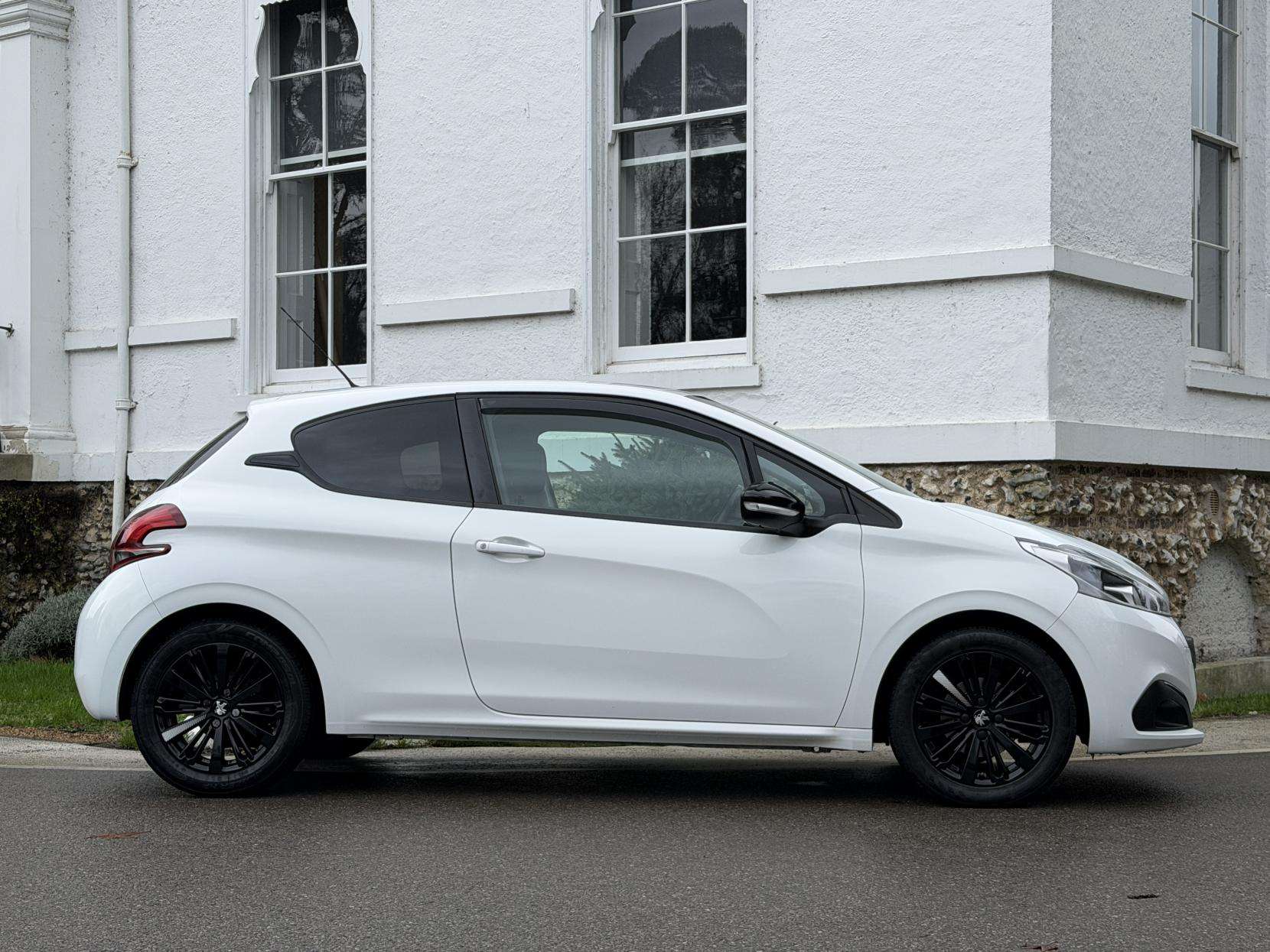 2017 PEUGEOT 208 2017 PEUGEOT 208