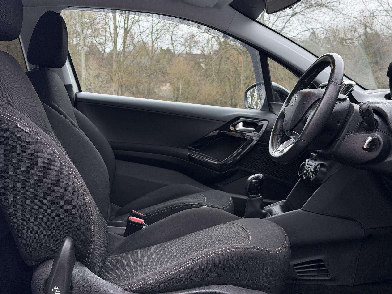 2017 PEUGEOT 208 2017 PEUGEOT 208