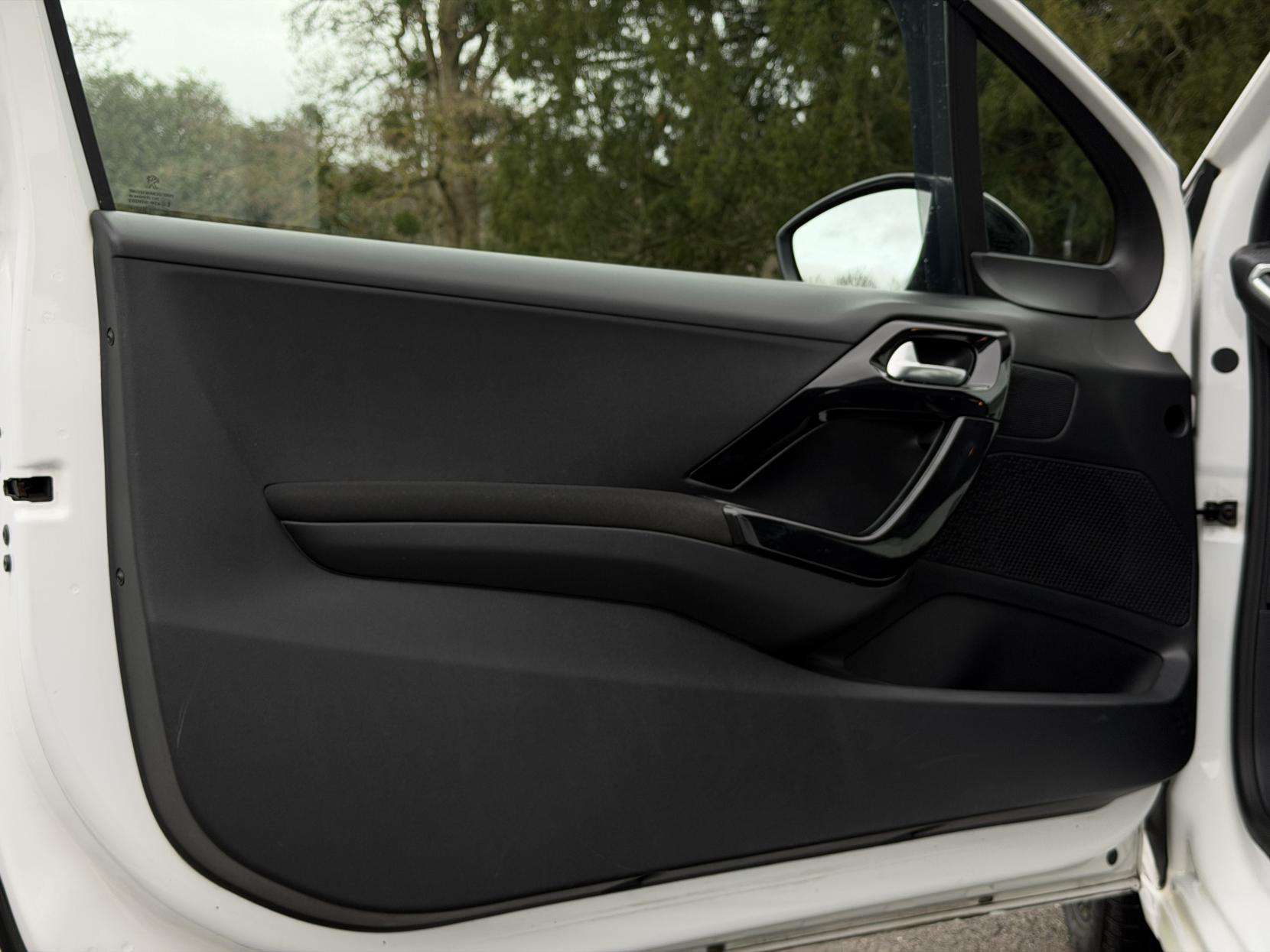 2017 PEUGEOT 208 2017 PEUGEOT 208