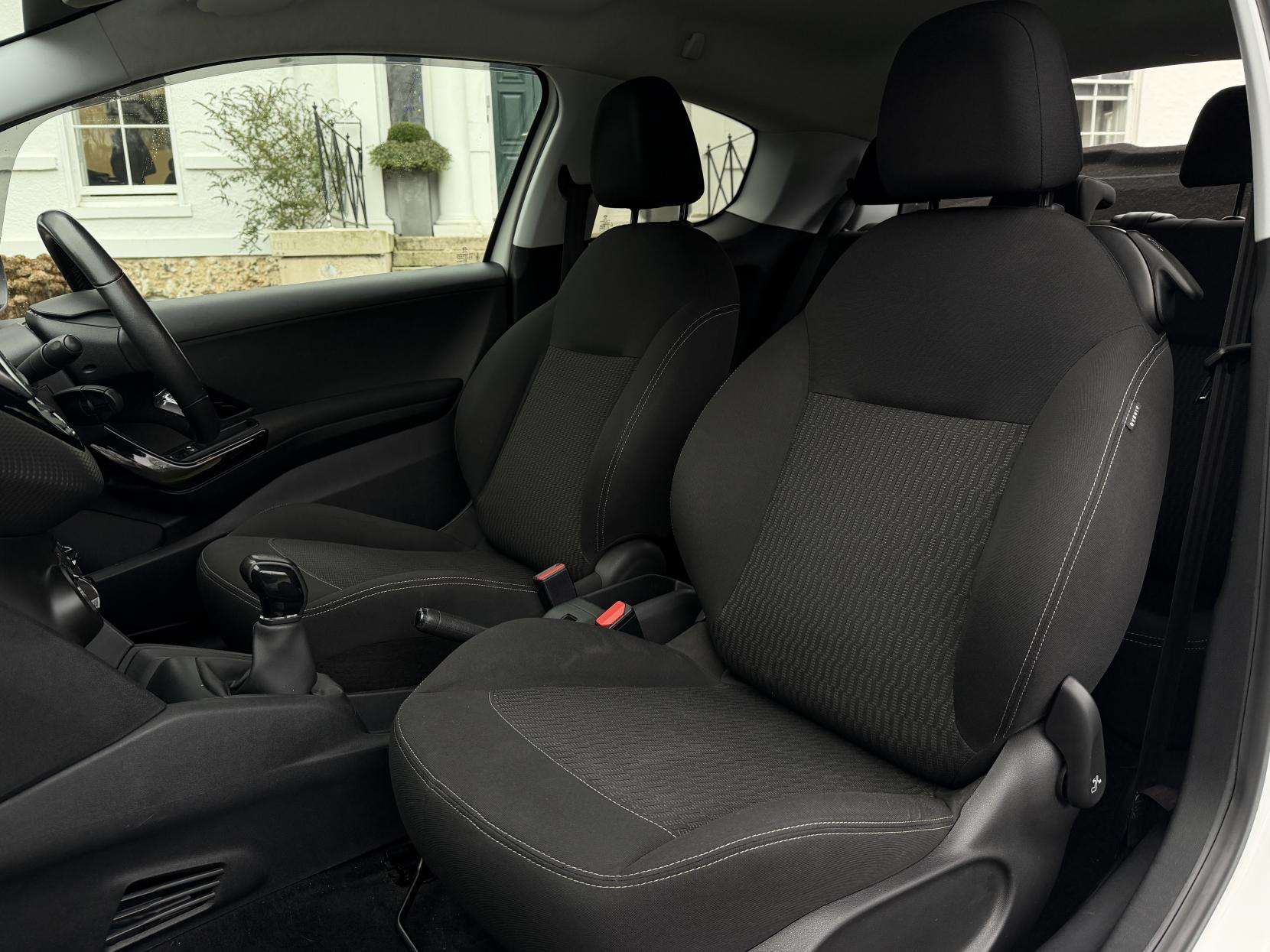 2017 PEUGEOT 208 2017 PEUGEOT 208