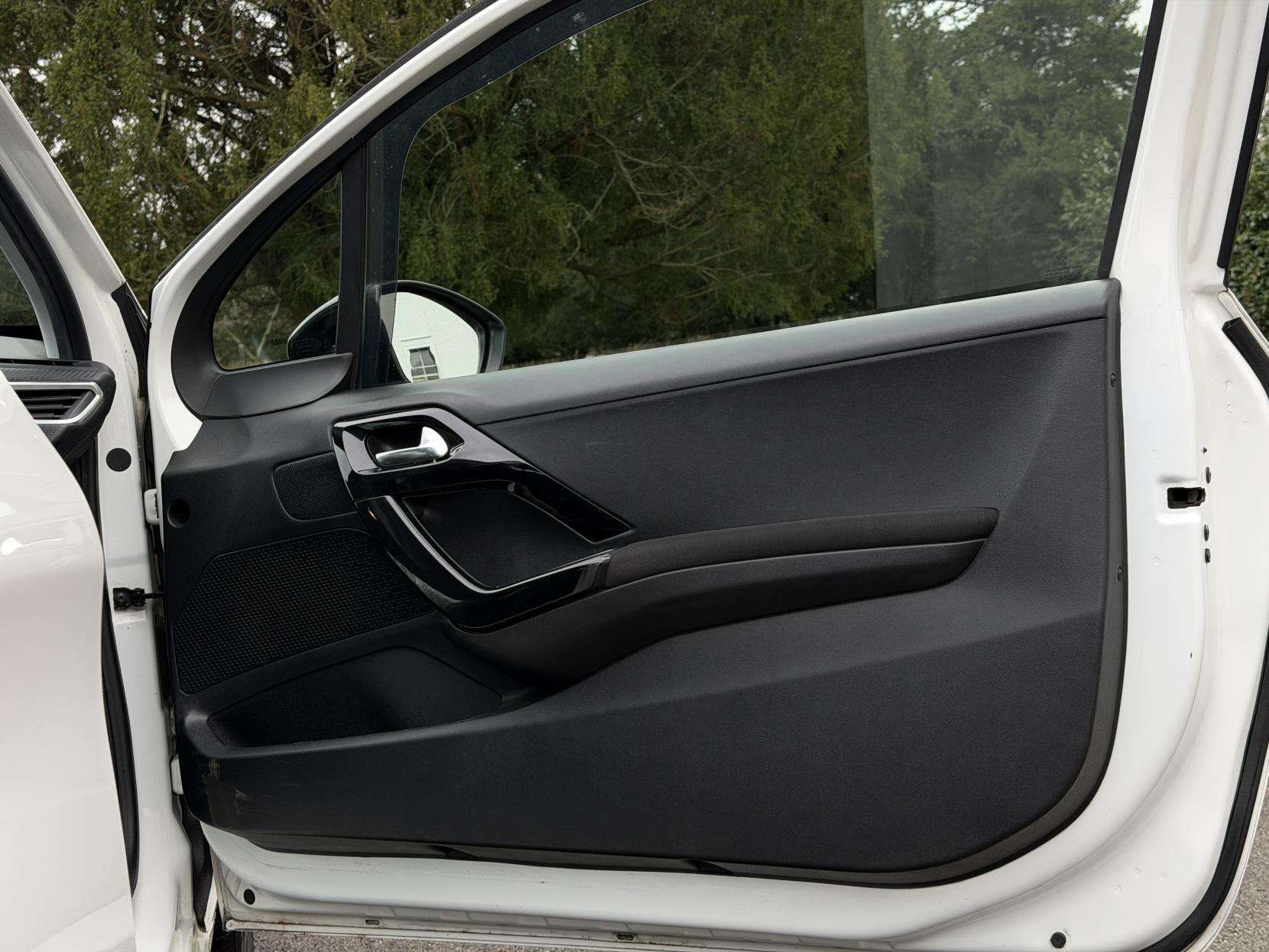 2017 PEUGEOT 208 2017 PEUGEOT 208