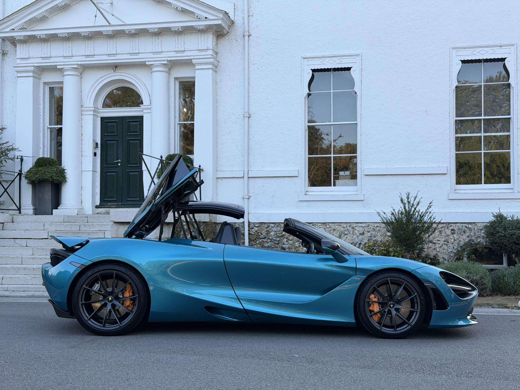 2020 MCLAREN 720S 2020 MCLAREN 720S