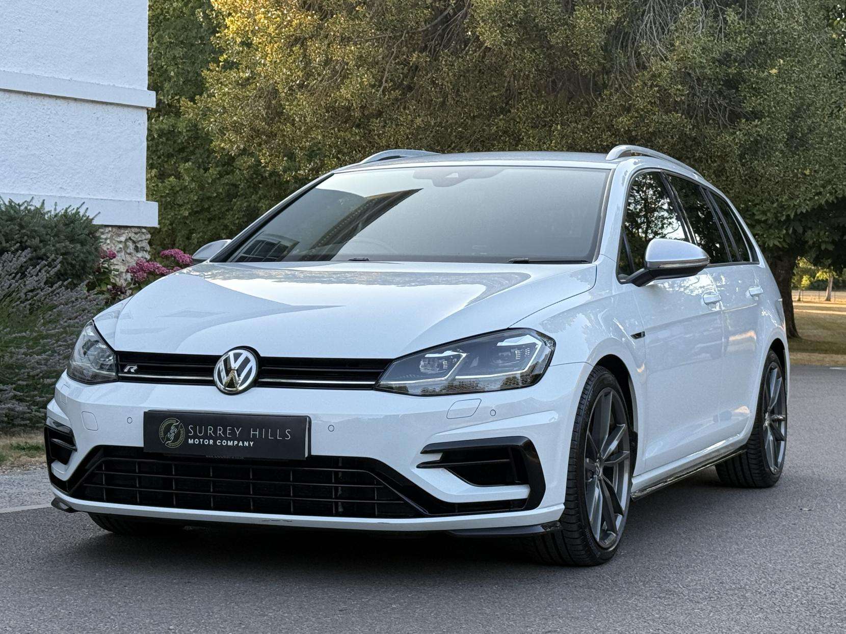 A 2019 VOLKSWAGEN GOLF 2.0 TSI R Estate 5dr Petrol DSG 4Motion Euro 6 (s/s) (300 ps) A 2019 VOLKSWAGEN GOLF 2.0 TSI R Estate 5dr Petrol DSG 4Motion Euro 6 (s/s) (300 ps)