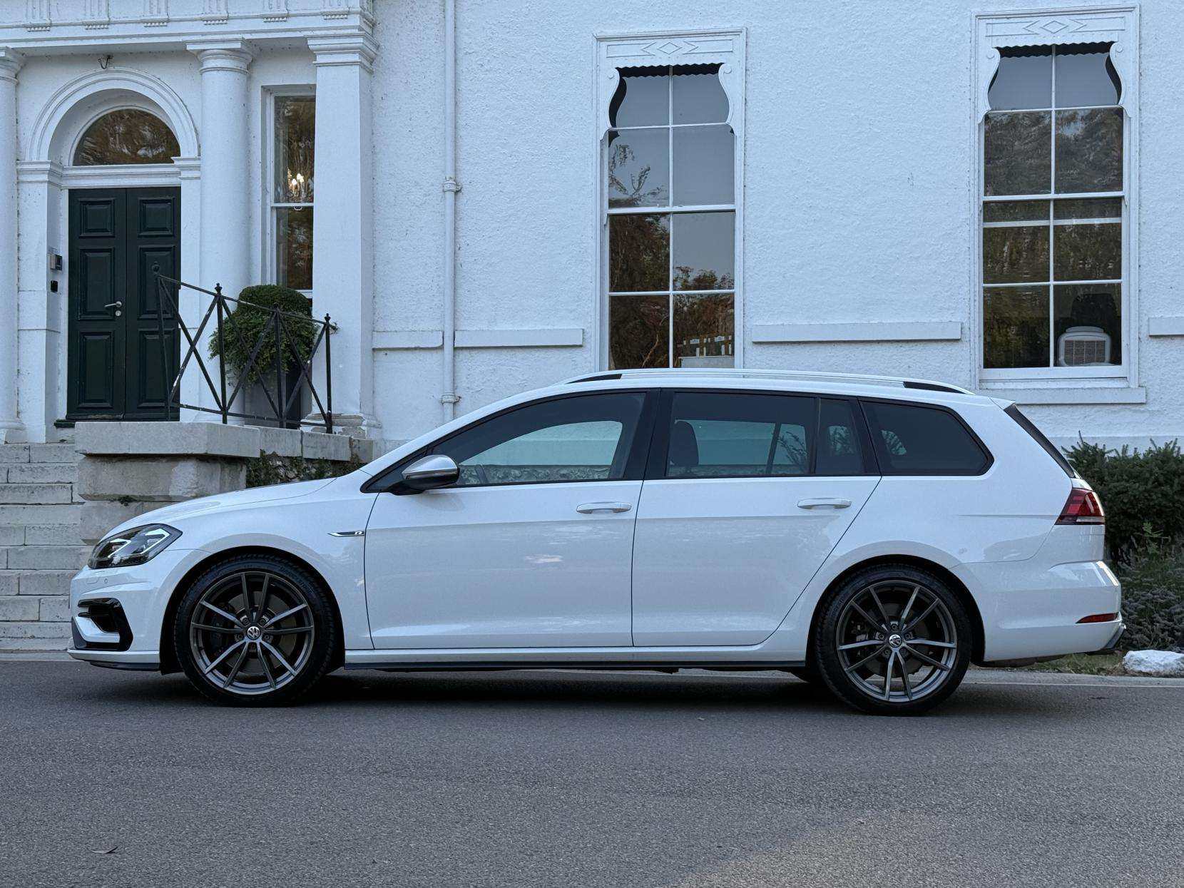 A 2019 VOLKSWAGEN GOLF 2.0 TSI R Estate 5dr Petrol DSG 4Motion Euro 6 (s/s) (300 ps) A 2019 VOLKSWAGEN GOLF 2.0 TSI R Estate 5dr Petrol DSG 4Motion Euro 6 (s/s) (300 ps)