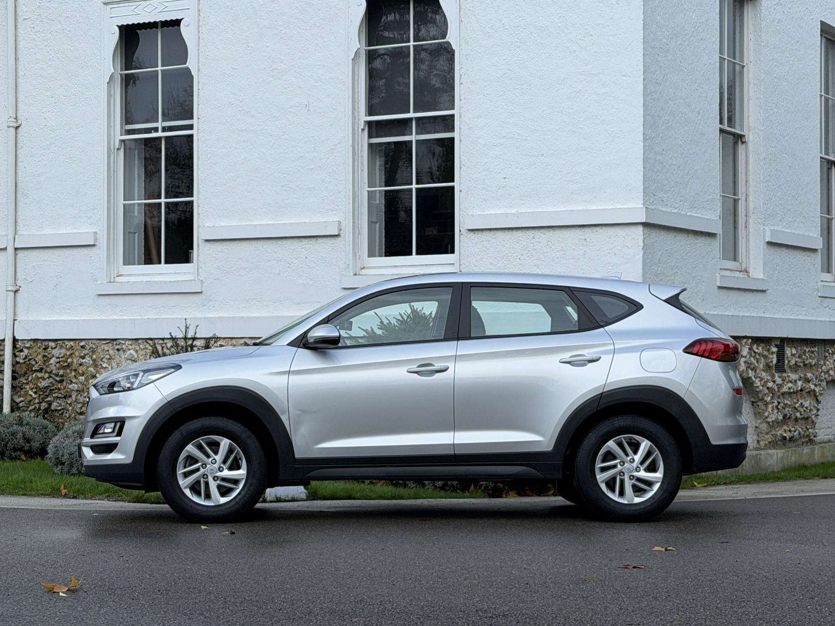 A 2019 HYUNDAI TUCSON 1.6 GDi S Connect SUV 5dr Petrol Manual Euro 6 (s/s) (132 ps) A 2019 HYUNDAI TUCSON 1.6 GDi S Connect SUV 5dr Petrol Manual Euro 6 (s/s) (132 ps)