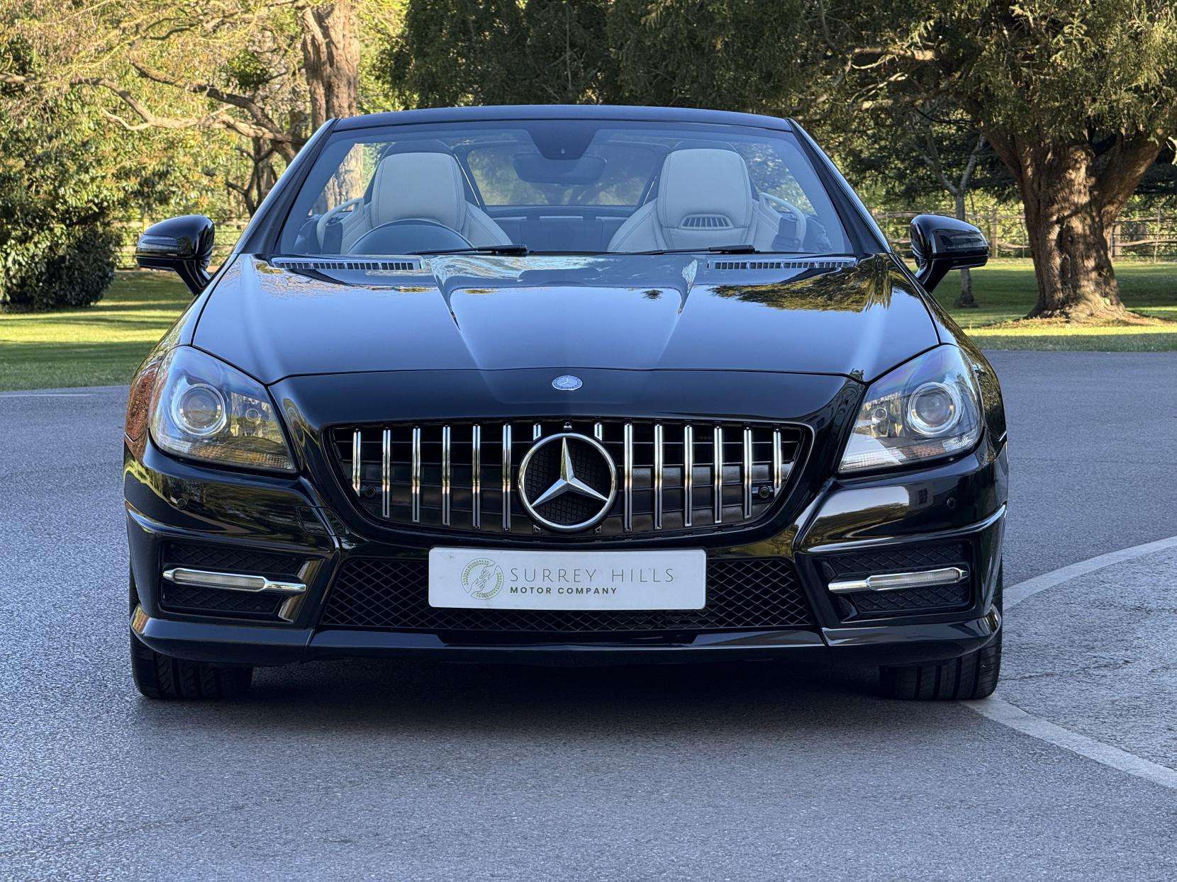 A 2012 MERCEDES-BENZ SLK 1.8 SLK200 BlueEfficiency AMG Sport Convertible 2dr Petrol G-Tronic+ Euro 5 (s/s) (184 ps) A 2012 MERCEDES-BENZ SLK 1.8 SLK200 BlueEfficiency AMG Sport Convertible 2dr Petrol G-Tronic+ Euro 5 (s/s) (184 ps)