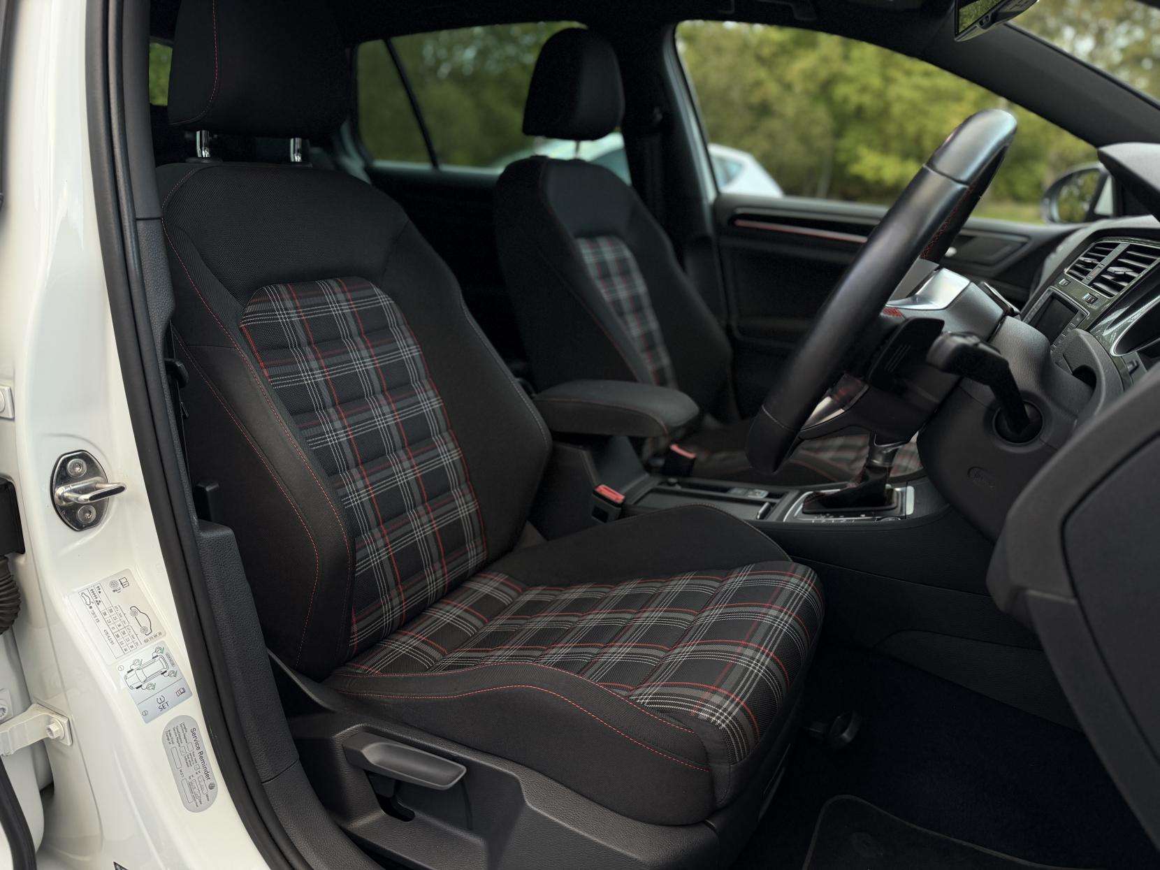 2016 VOLKSWAGEN GOLF 2016 VOLKSWAGEN GOLF