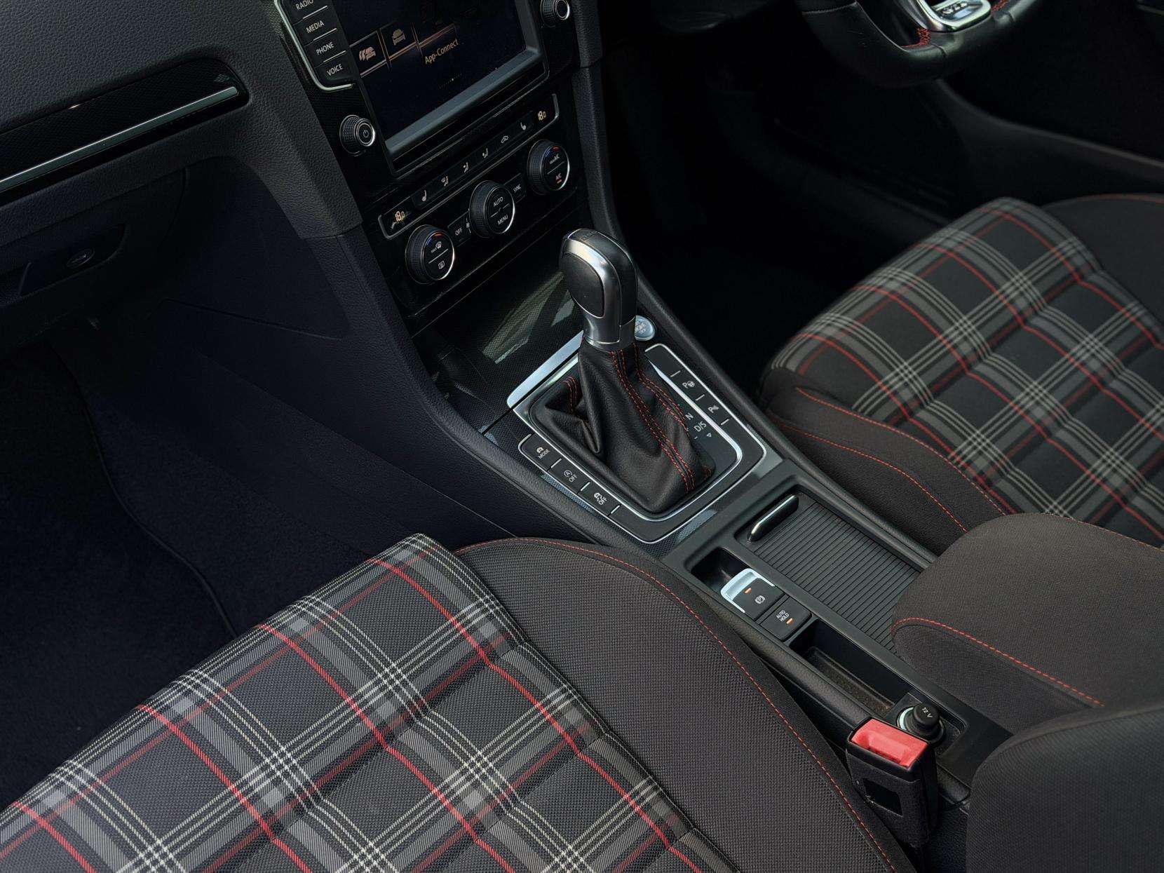 2016 VOLKSWAGEN GOLF 2016 VOLKSWAGEN GOLF