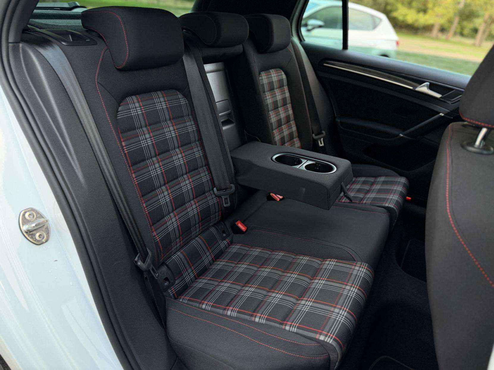 2016 VOLKSWAGEN GOLF 2016 VOLKSWAGEN GOLF