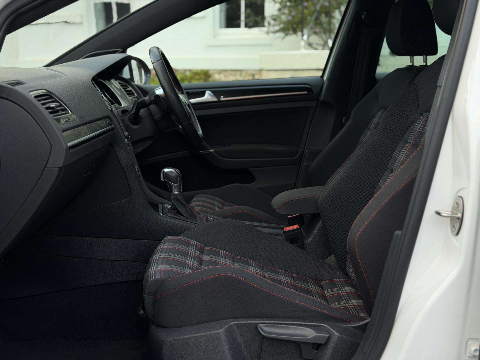 2016 VOLKSWAGEN GOLF 2016 VOLKSWAGEN GOLF