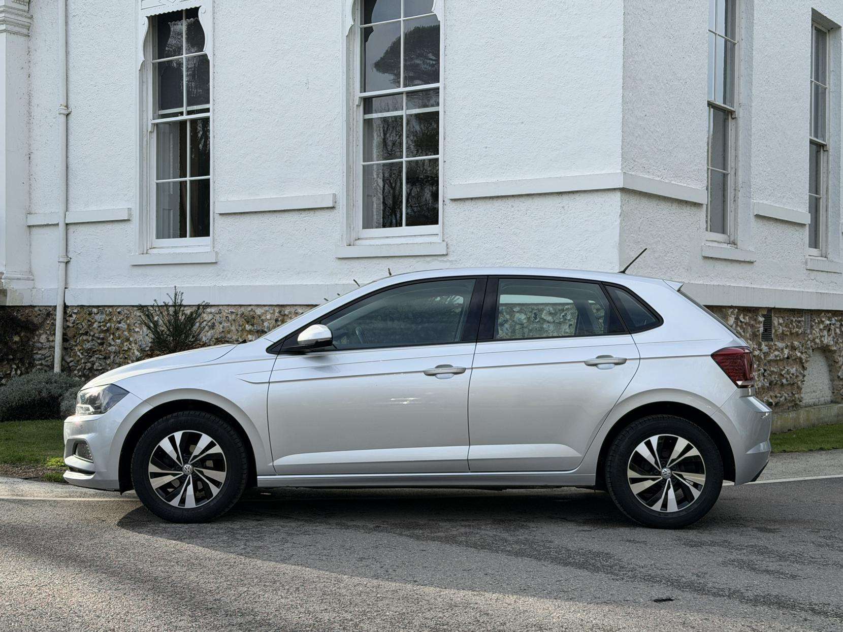 A 2020 VOLKSWAGEN POLO 1.0 EVO SE Hatchback 5dr Petrol Manual Euro 6 (s/s) (80 ps) A 2020 VOLKSWAGEN POLO 1.0 EVO SE Hatchback 5dr Petrol Manual Euro 6 (s/s) (80 ps)