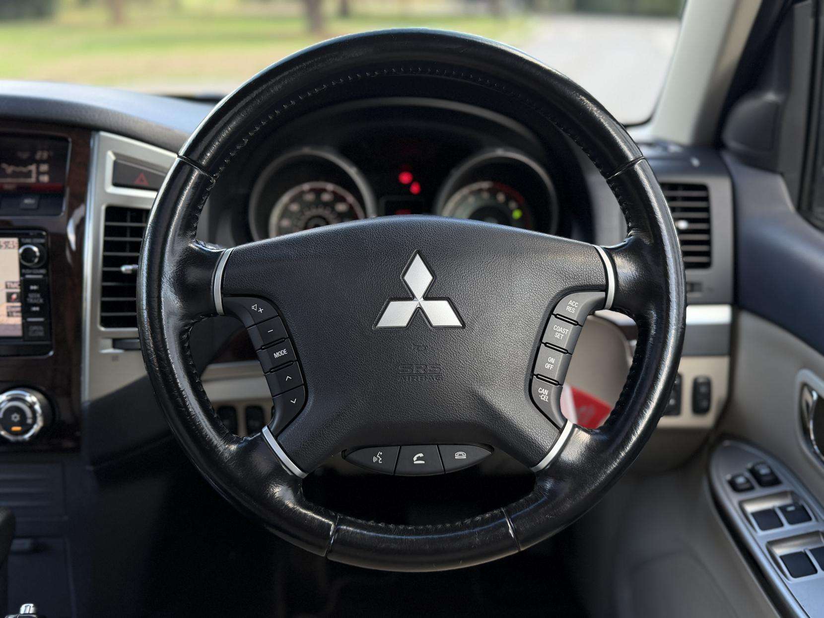 2017 MITSUBISHI SHOGUN 2017 MITSUBISHI SHOGUN