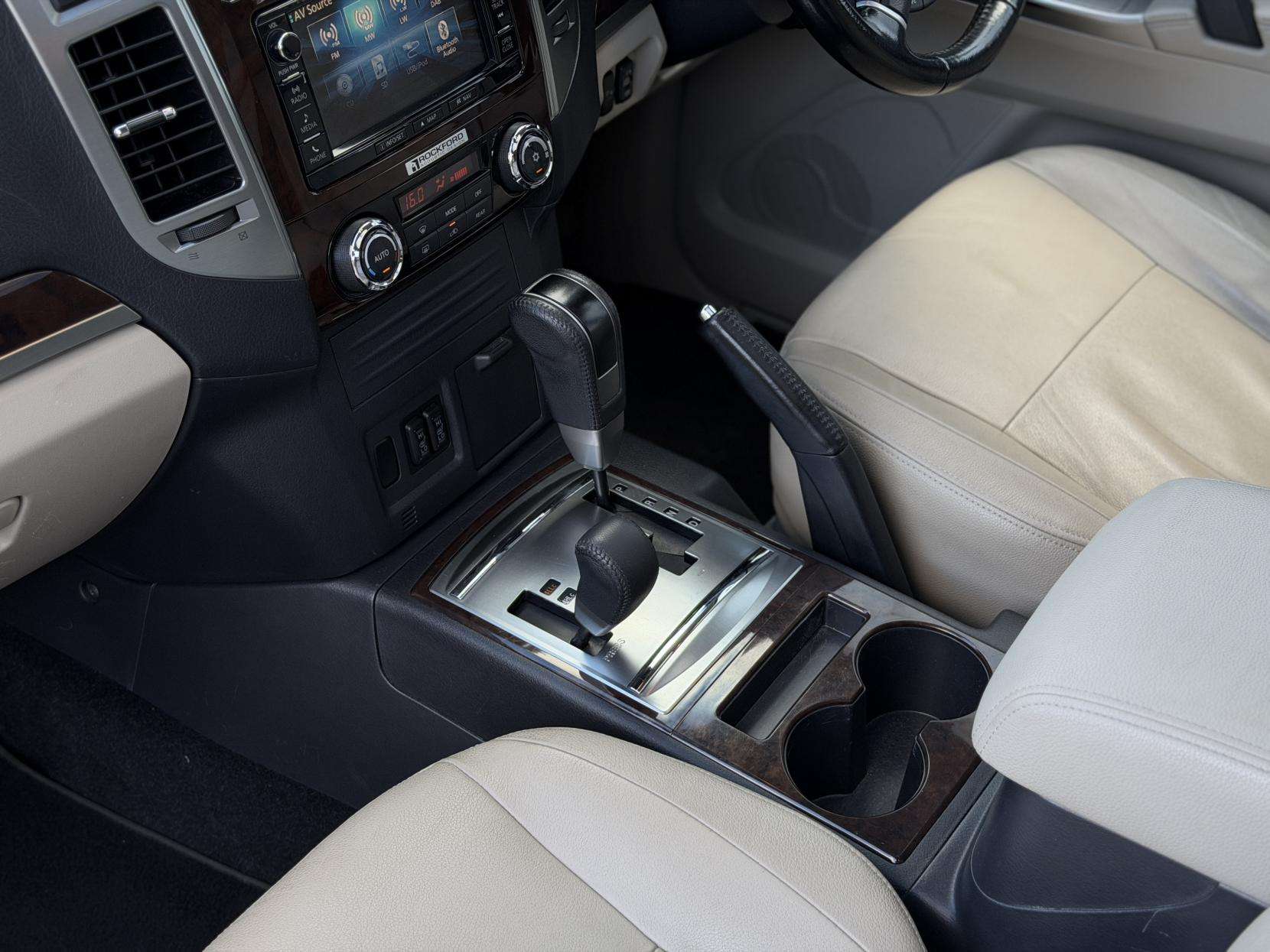 2017 MITSUBISHI SHOGUN 2017 MITSUBISHI SHOGUN