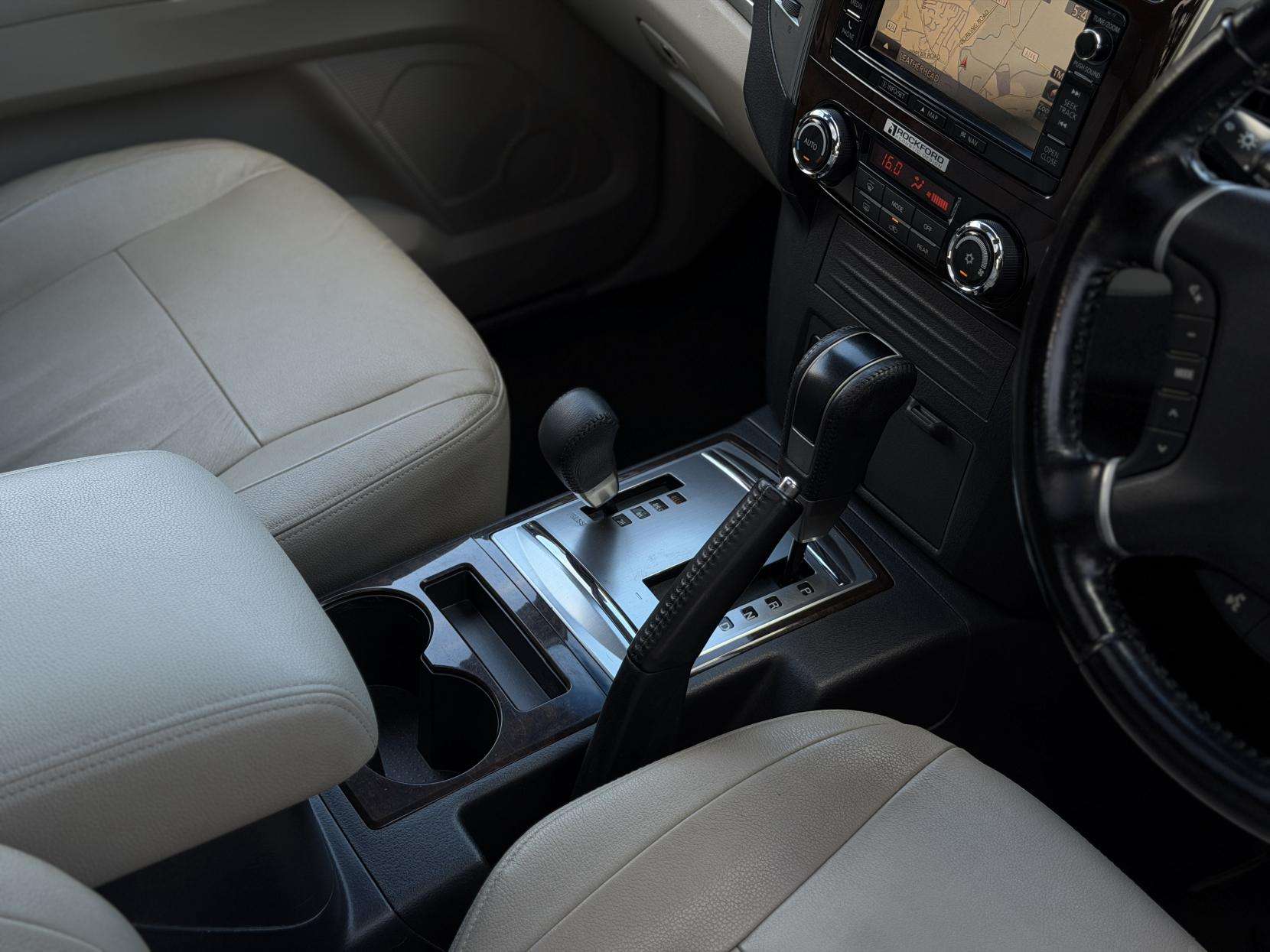 2017 MITSUBISHI SHOGUN 2017 MITSUBISHI SHOGUN