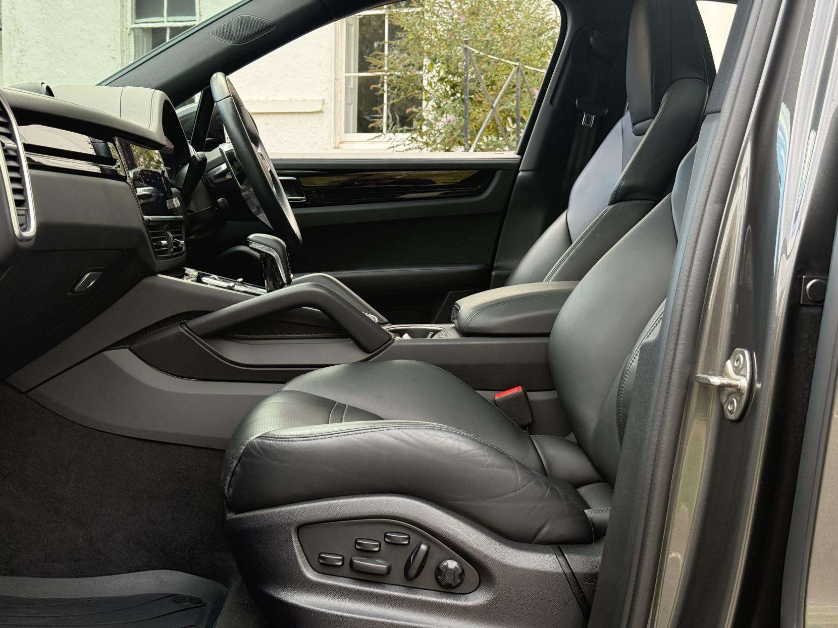 2022 PORSCHE CAYENNE 2022 PORSCHE CAYENNE