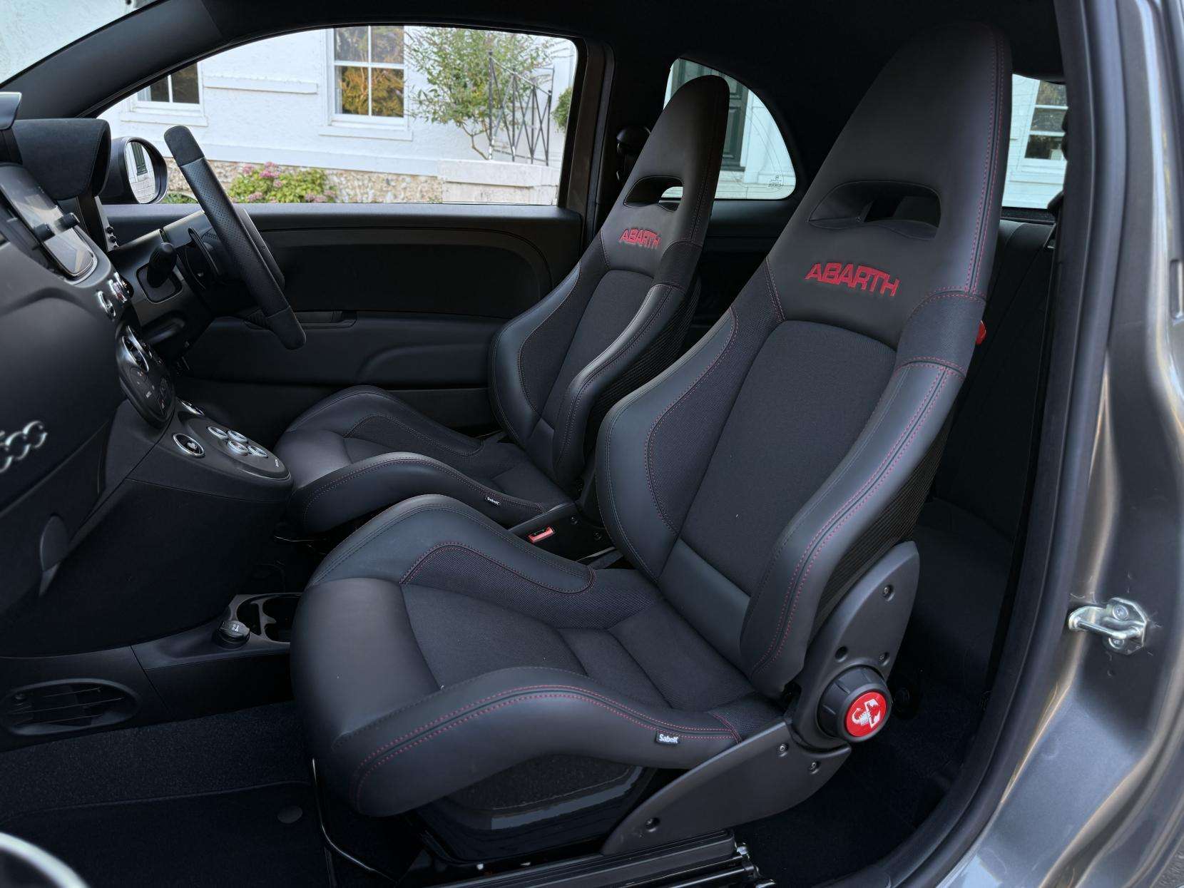 2024 ABARTH 695 2024 ABARTH 695