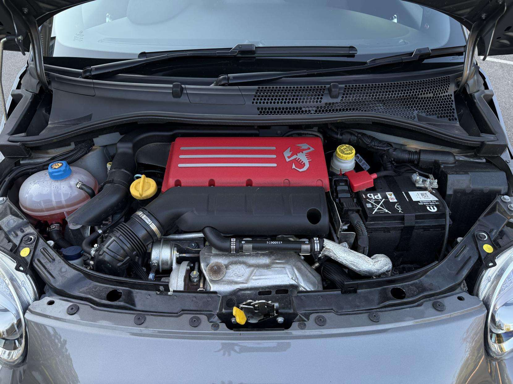 2024 ABARTH 695 2024 ABARTH 695