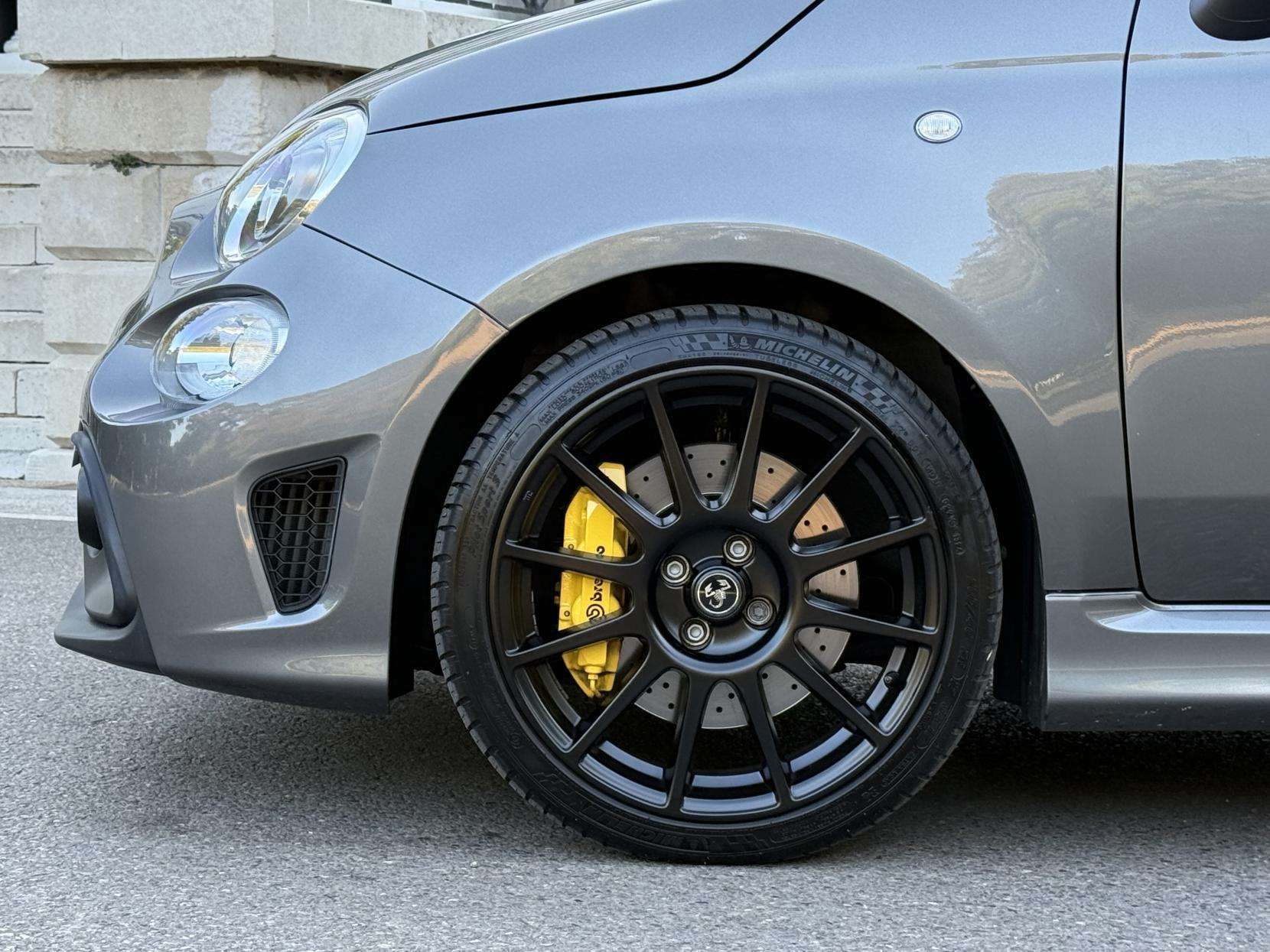 2024 ABARTH 695 2024 ABARTH 695