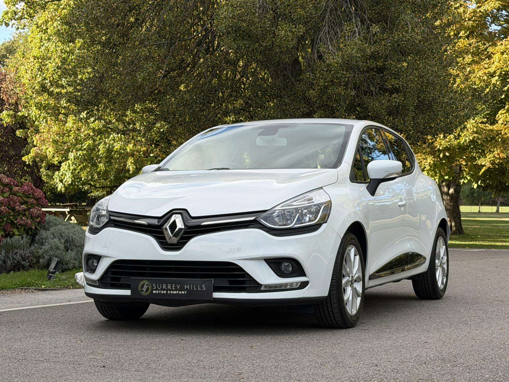A 2018 RENAULT CLIO 1.2 16V Dynamique Nav Hatchback 5dr Petrol Manual Euro 6 (75 ps) A 2018 RENAULT CLIO 1.2 16V Dynamique Nav Hatchback 5dr Petrol Manual Euro 6 (75 ps)