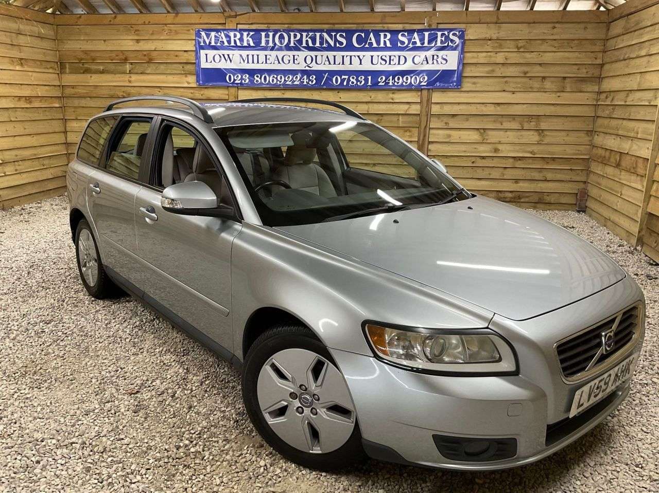 A 2009 VOLVO V50 1.6 D DRIVE S 5d 109 BHP *ONE PRIVATE OWNER**£35/YR TAX* A 2009 VOLVO V50 1.6 D DRIVE S 5d 109 BHP *ONE PRIVATE OWNER**£35/YR TAX*