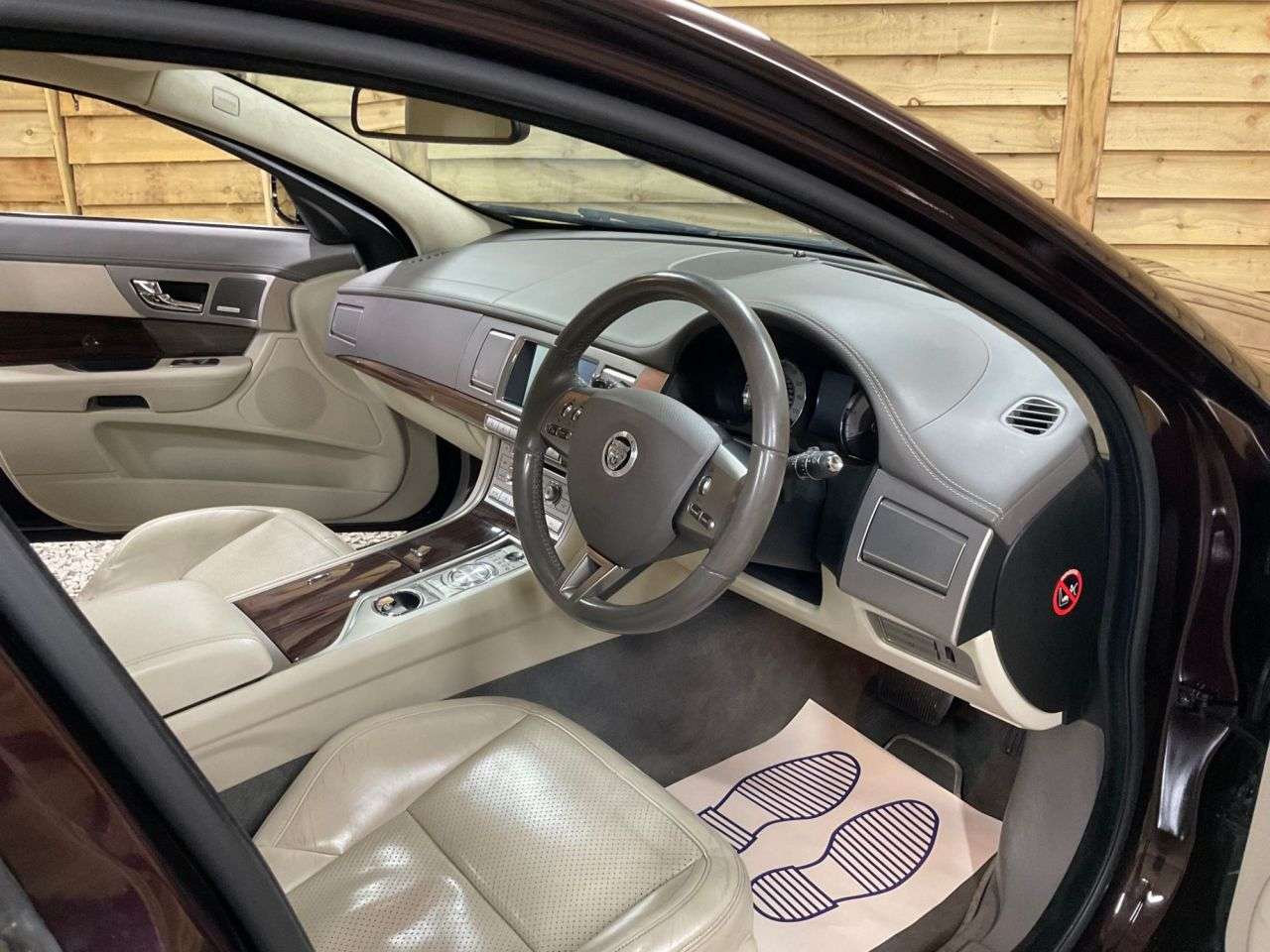 2010 JAGUAR XF 2010 JAGUAR XF