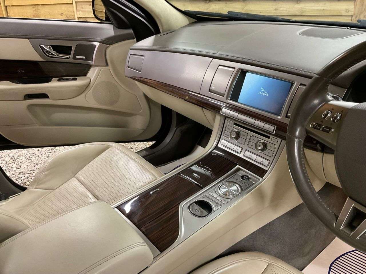 2010 JAGUAR XF 2010 JAGUAR XF