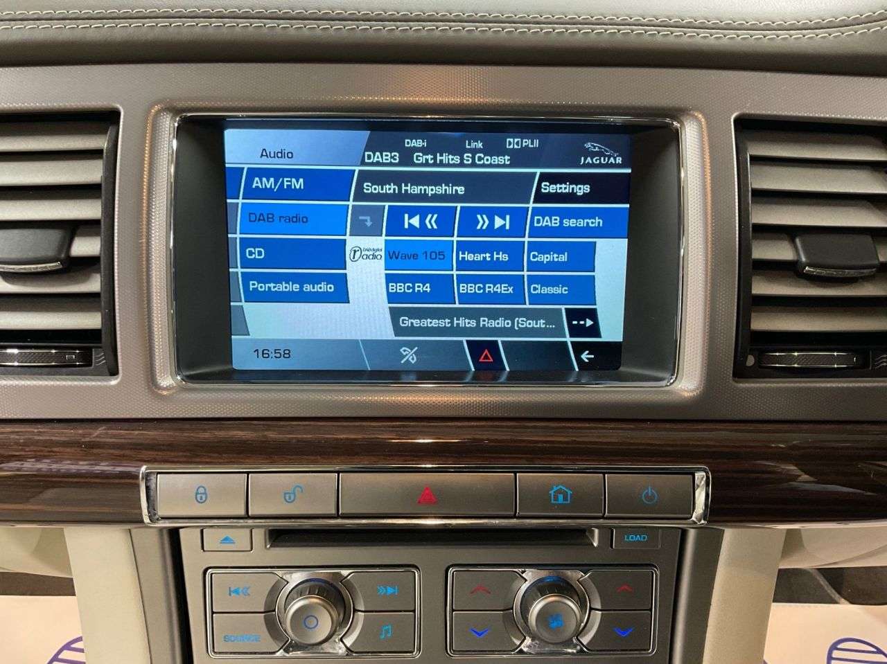 2010 JAGUAR XF 2010 JAGUAR XF