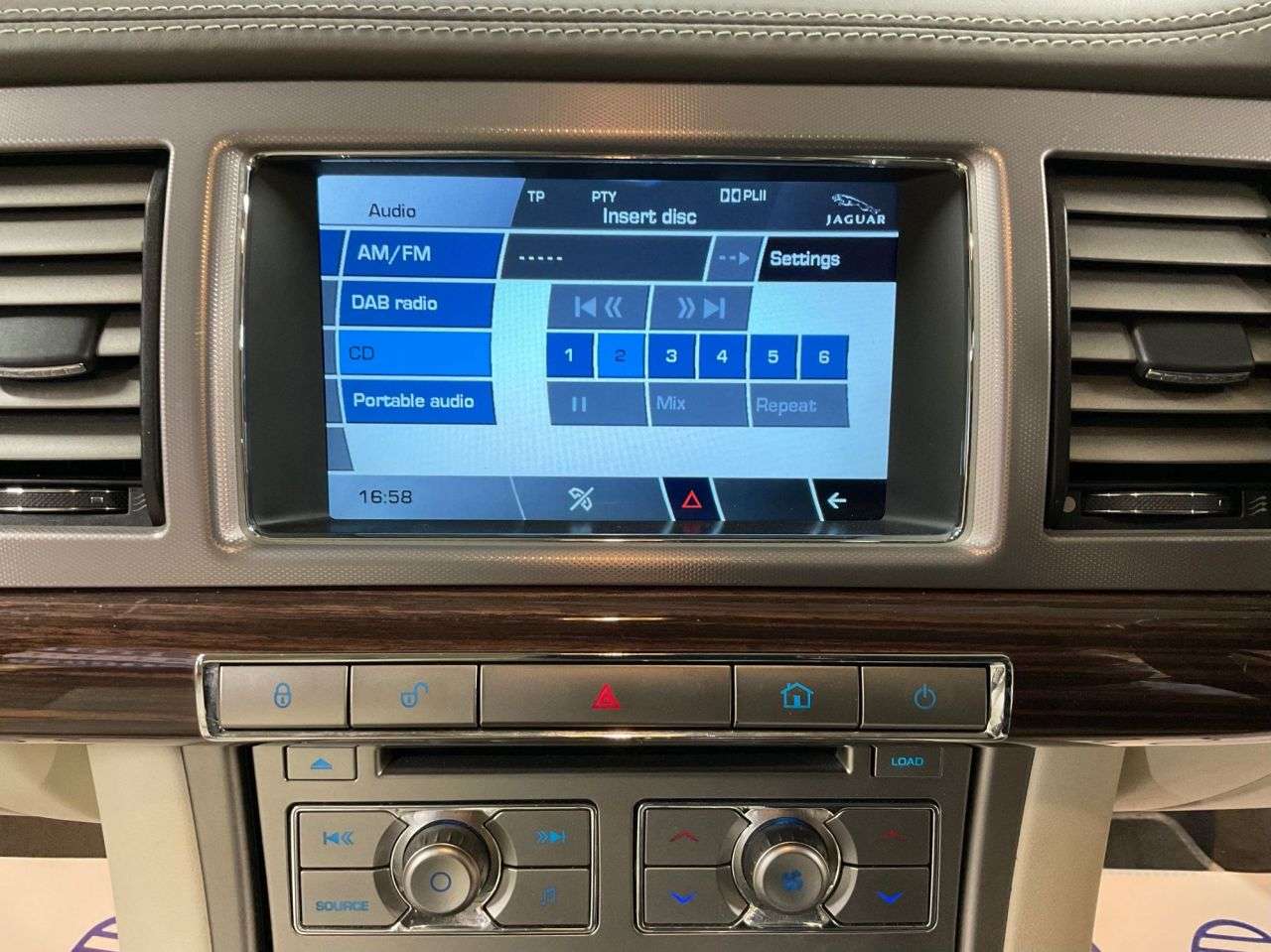 2010 JAGUAR XF 2010 JAGUAR XF