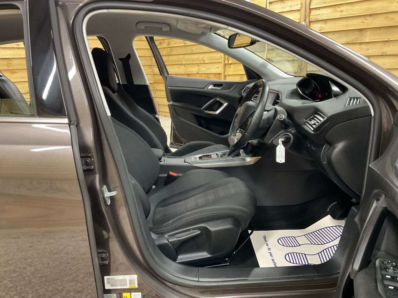 2015 PEUGEOT 308 2015 PEUGEOT 308