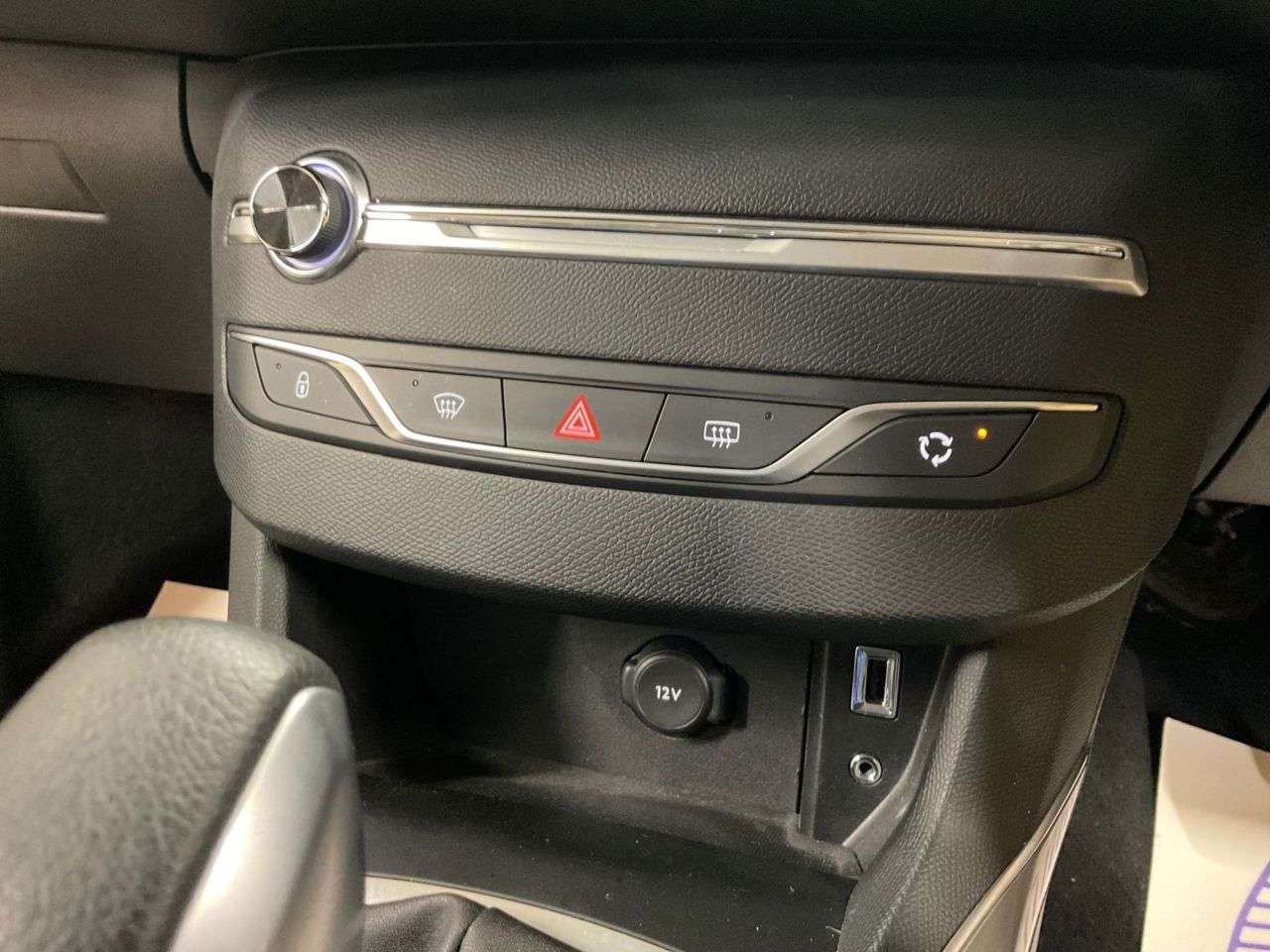 2015 PEUGEOT 308 2015 PEUGEOT 308