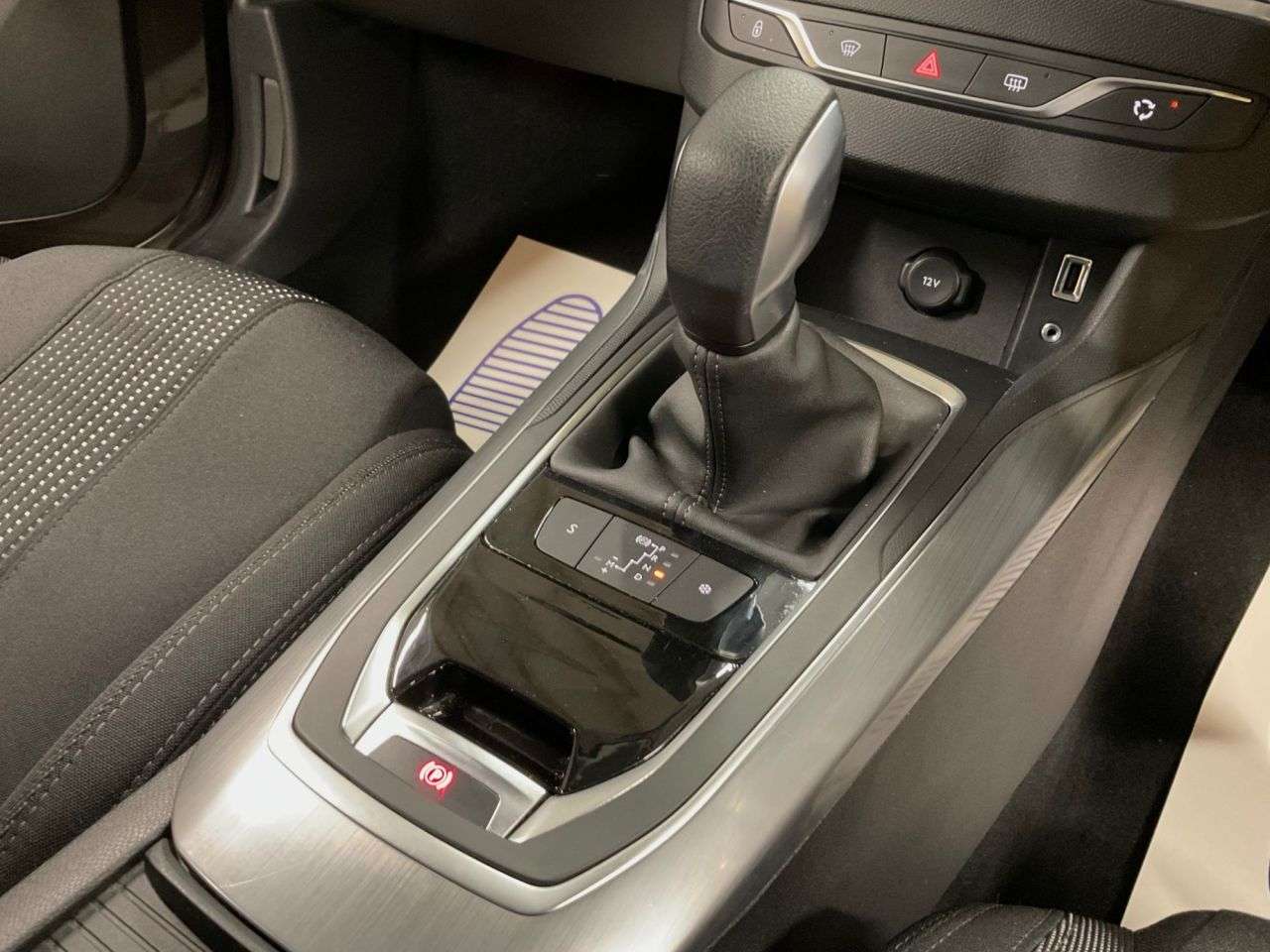 2015 PEUGEOT 308 2015 PEUGEOT 308