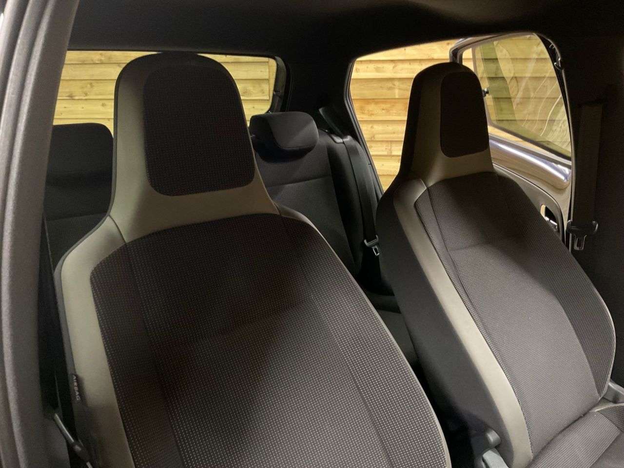 2015 VOLKSWAGEN UP! 2015 VOLKSWAGEN UP!