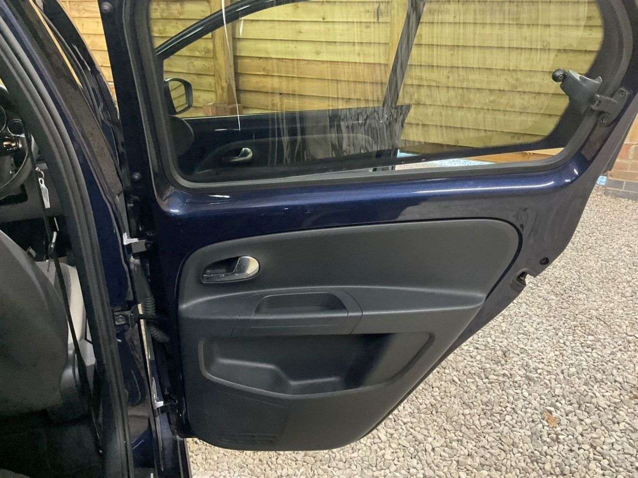 2015 VOLKSWAGEN UP! 2015 VOLKSWAGEN UP!