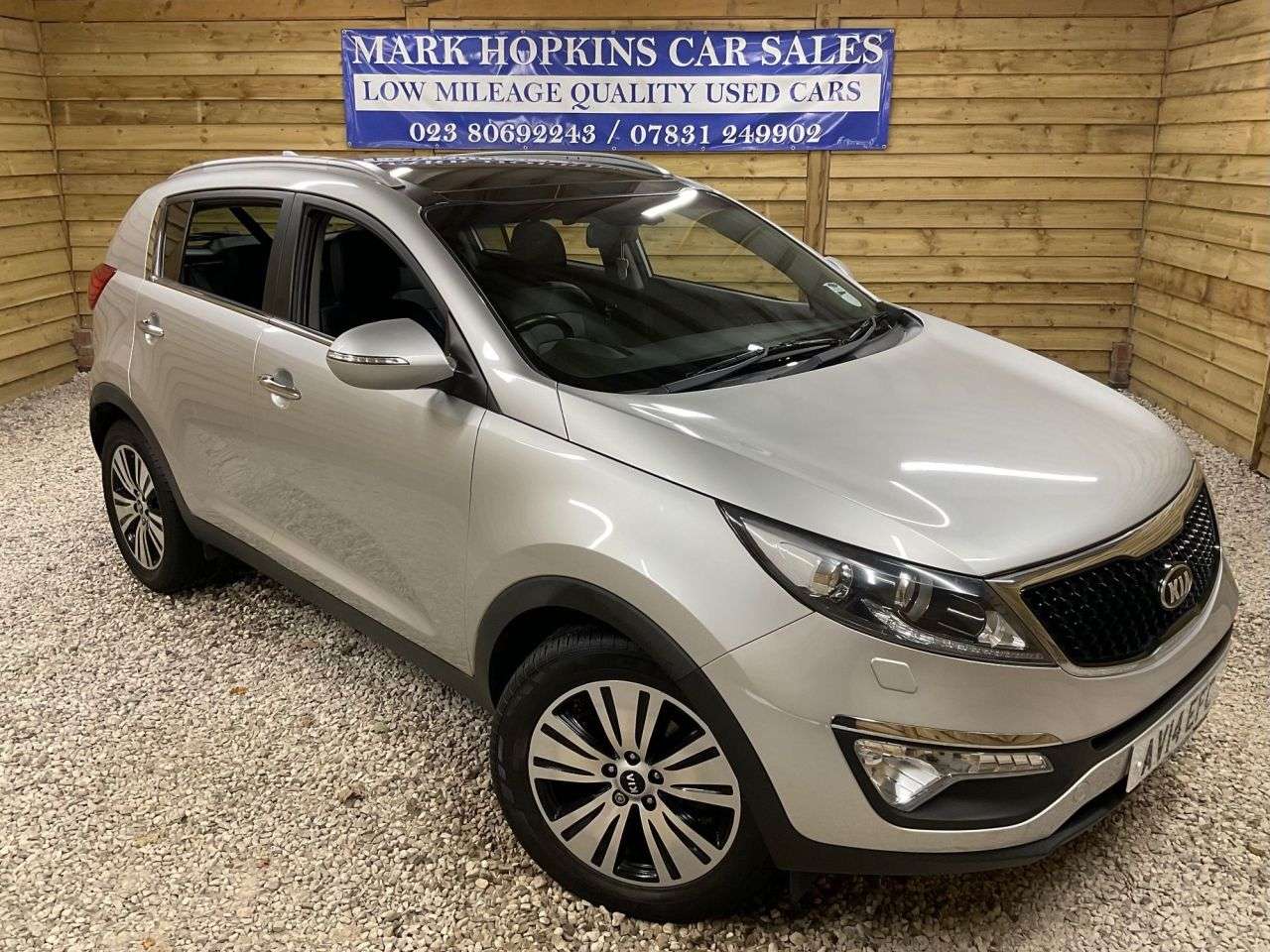 A 2014 KIA SPORTAGE 1.7 CRDi EcoDynamics 3 SUV 5dr Diesel Manual 2WD Euro 5 (s/s) (114 bhp) ONE A 2014 KIA SPORTAGE 1.7 CRDi EcoDynamics 3 SUV 5dr Diesel Manual 2WD Euro 5 (s/s) (114 bhp) ONE