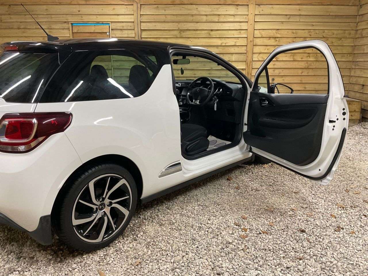 2017 DS AUTOMOBILES DS 3 2017 DS AUTOMOBILES DS 3