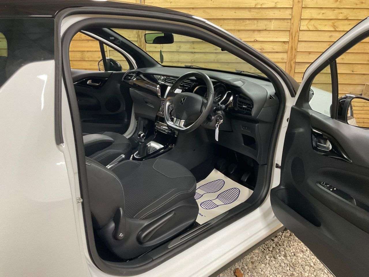 2017 DS AUTOMOBILES DS 3 2017 DS AUTOMOBILES DS 3