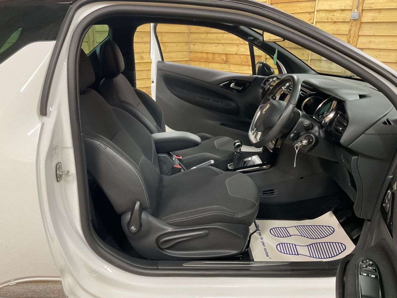 2017 DS AUTOMOBILES DS 3 2017 DS AUTOMOBILES DS 3