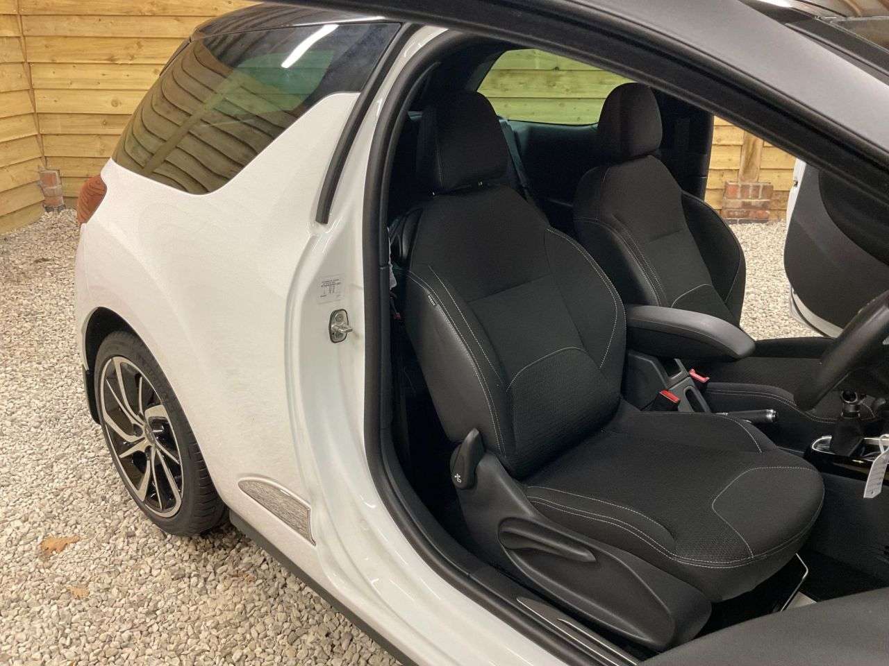 2017 DS AUTOMOBILES DS 3 2017 DS AUTOMOBILES DS 3