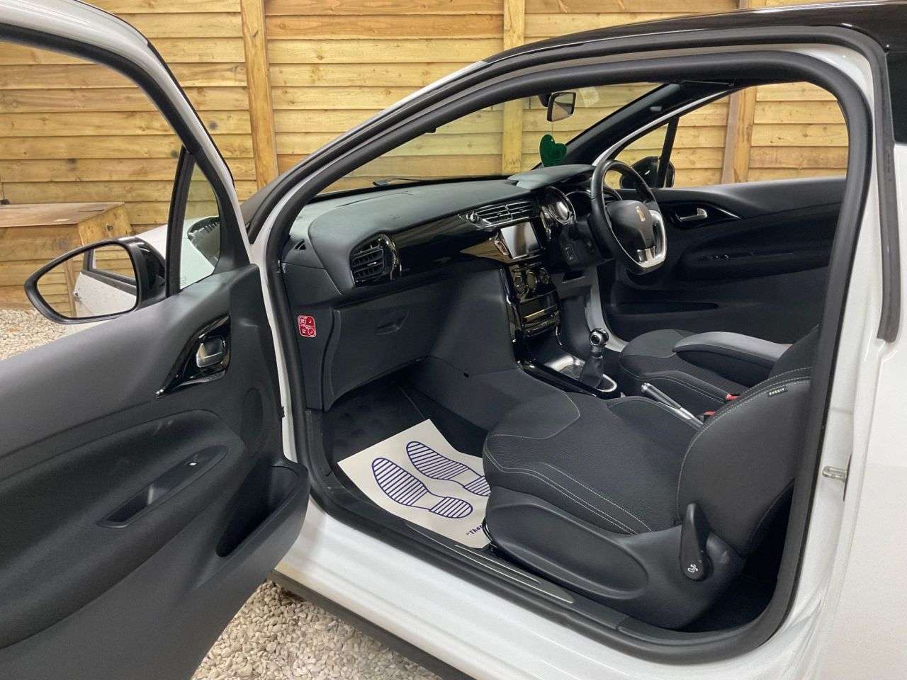 2017 DS AUTOMOBILES DS 3 2017 DS AUTOMOBILES DS 3