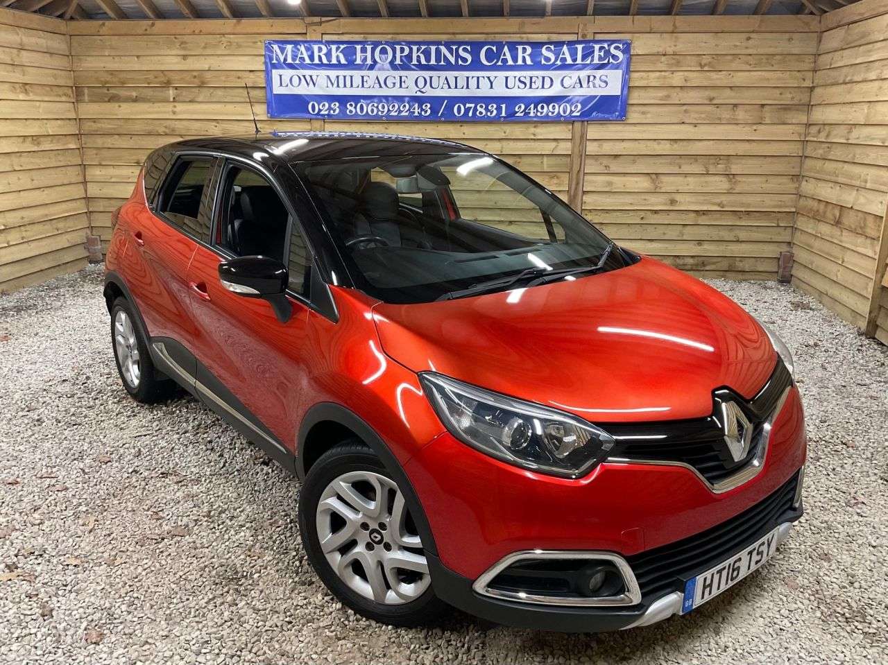 A 2016 RENAULT CAPTUR 1.5 dCi ENERGY Signature Nav SUV 5dr Diesel Manual Euro 6 (s/s) (90 ps) DEM A 2016 RENAULT CAPTUR 1.5 dCi ENERGY Signature Nav SUV 5dr Diesel Manual Euro 6 (s/s) (90 ps) DEM