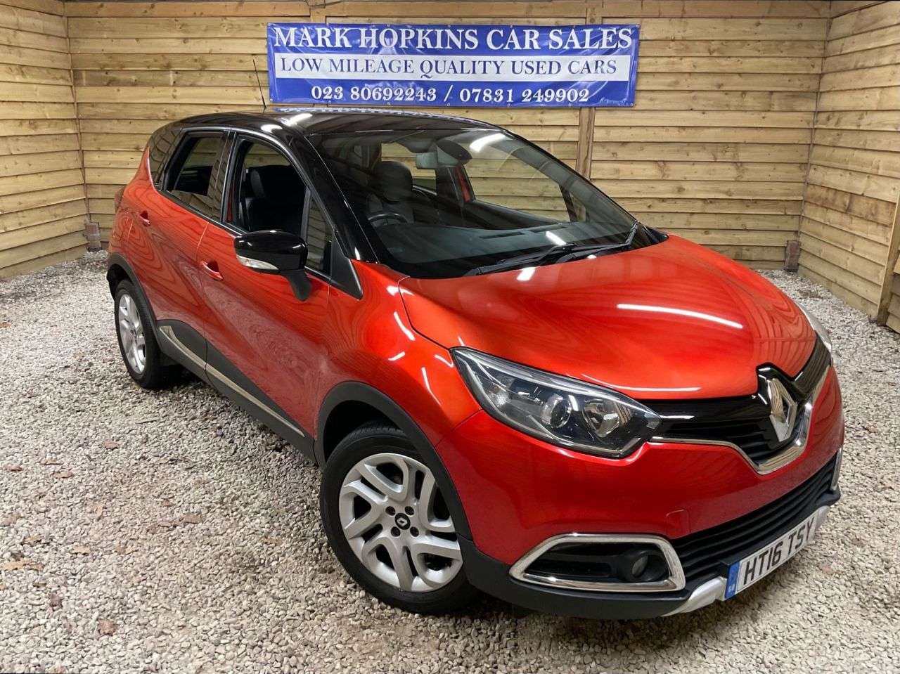 A 2016 RENAULT CAPTUR 1.5 dCi ENERGY Signature Nav SUV 5dr Diesel Manual Euro 6 (s/s) (90 ps) DEM A 2016 RENAULT CAPTUR 1.5 dCi ENERGY Signature Nav SUV 5dr Diesel Manual Euro 6 (s/s) (90 ps) DEM