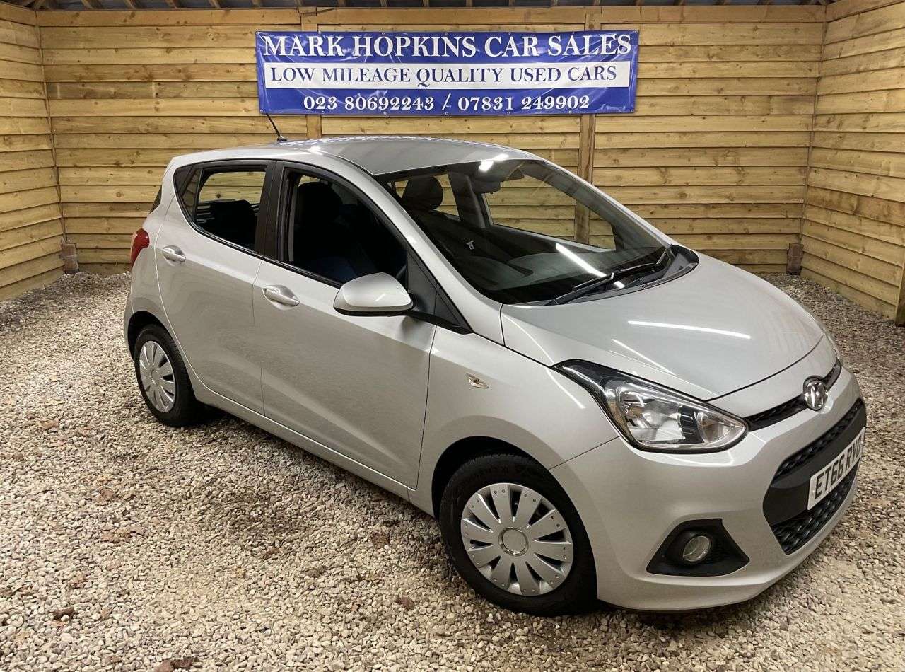 A 2017 HYUNDAI I10 1.2 SE Hatchback 5dr Petrol Manual Euro 5 (87 ps) DEMO+TWO OWNERS GROUP 4 I A 2017 HYUNDAI I10 1.2 SE Hatchback 5dr Petrol Manual Euro 5 (87 ps) DEMO+TWO OWNERS GROUP 4 I