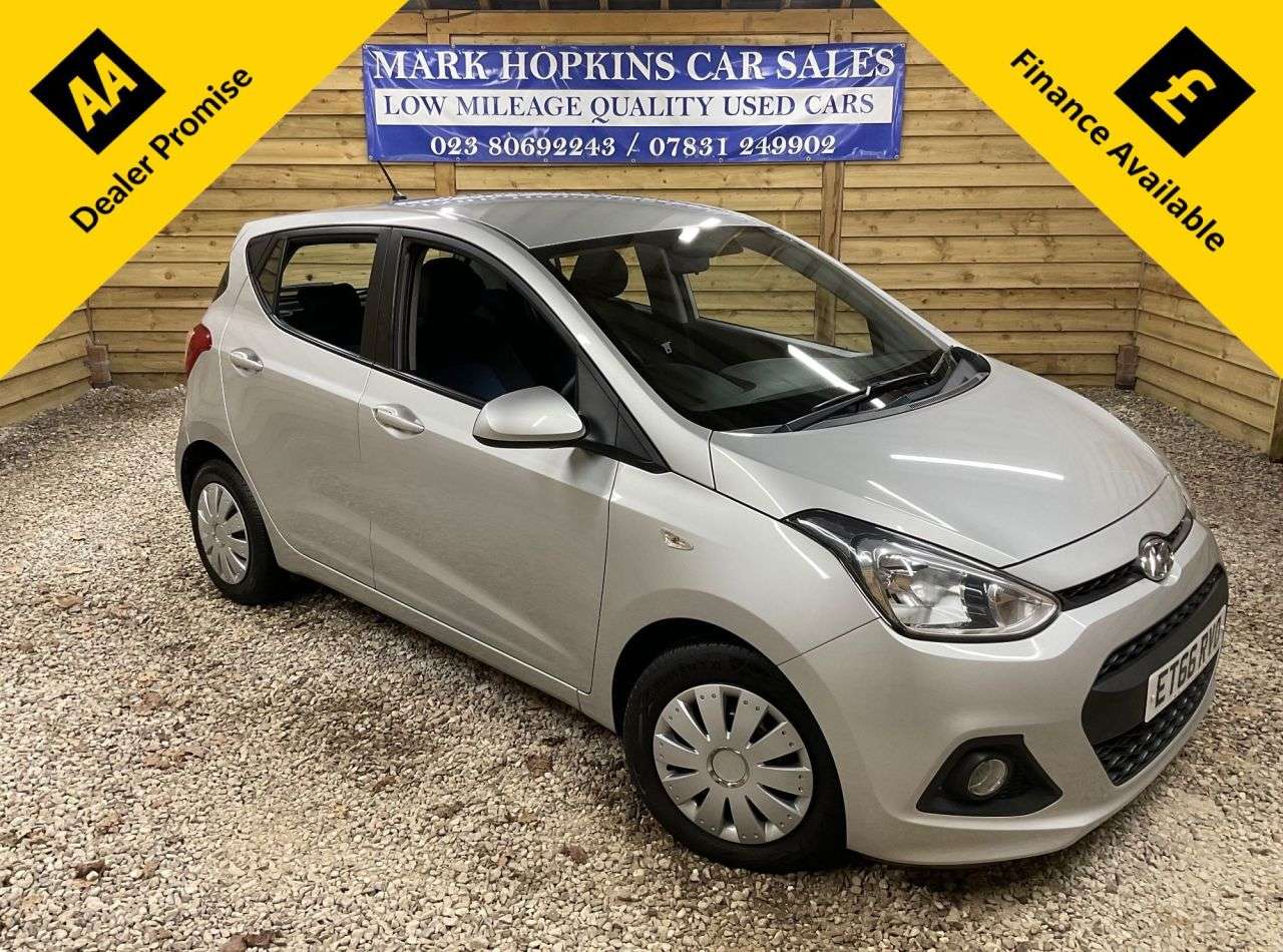 A 2017 HYUNDAI I10 1.2 SE Hatchback 5dr Petrol Manual Euro 5 (87 ps) DEMO+TWO OWNERS GROUP 4 I A 2017 HYUNDAI I10 1.2 SE Hatchback 5dr Petrol Manual Euro 5 (87 ps) DEMO+TWO OWNERS GROUP 4 I