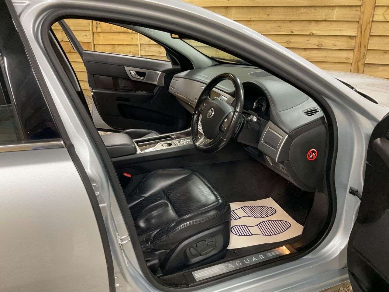 2011 JAGUAR XF 2011 JAGUAR XF