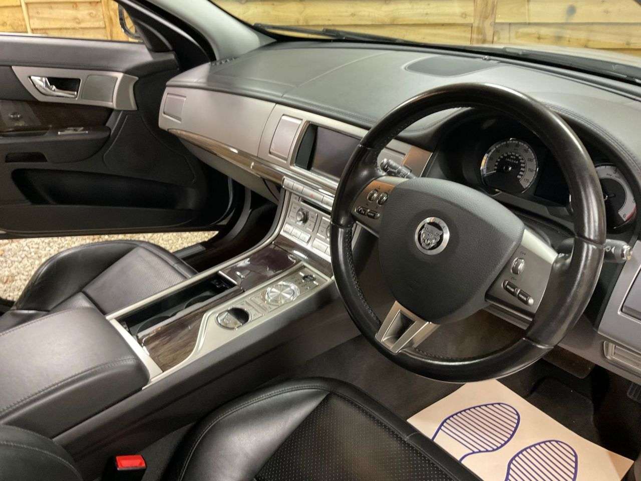 2011 JAGUAR XF 2011 JAGUAR XF