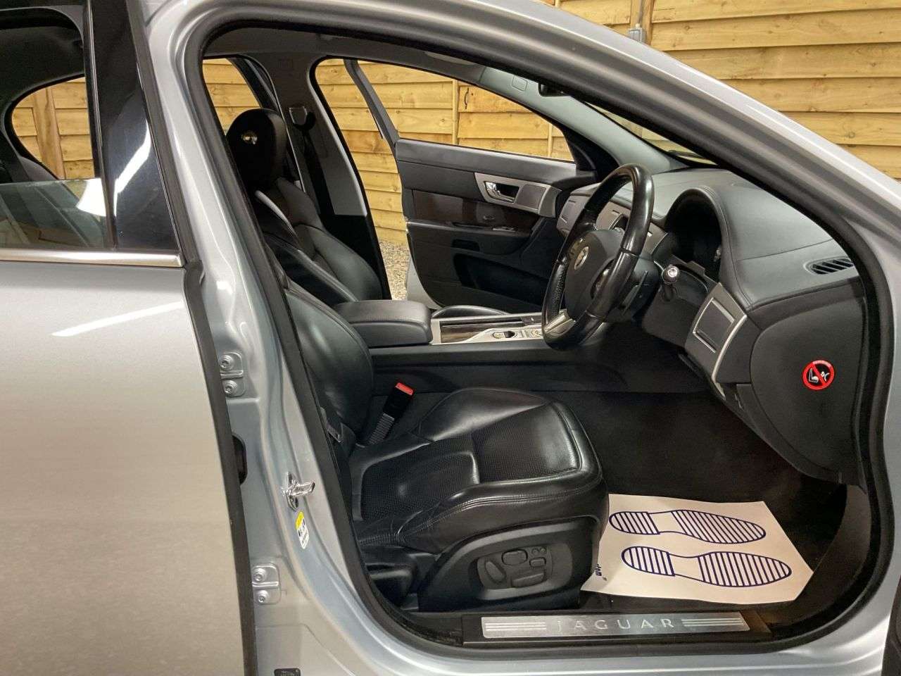 2011 JAGUAR XF 2011 JAGUAR XF